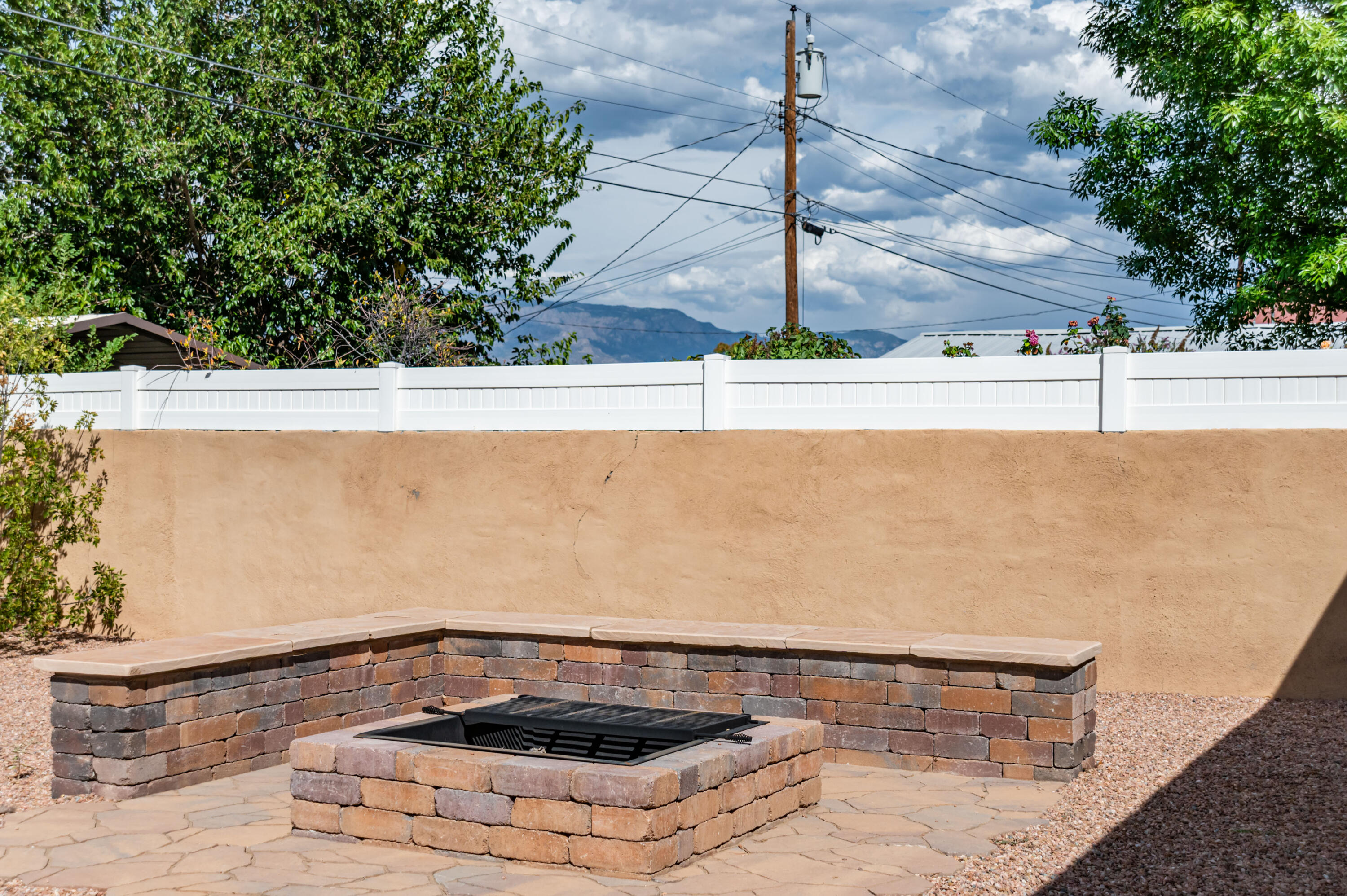 Photo 2 — 811 San Andres Avenue NW