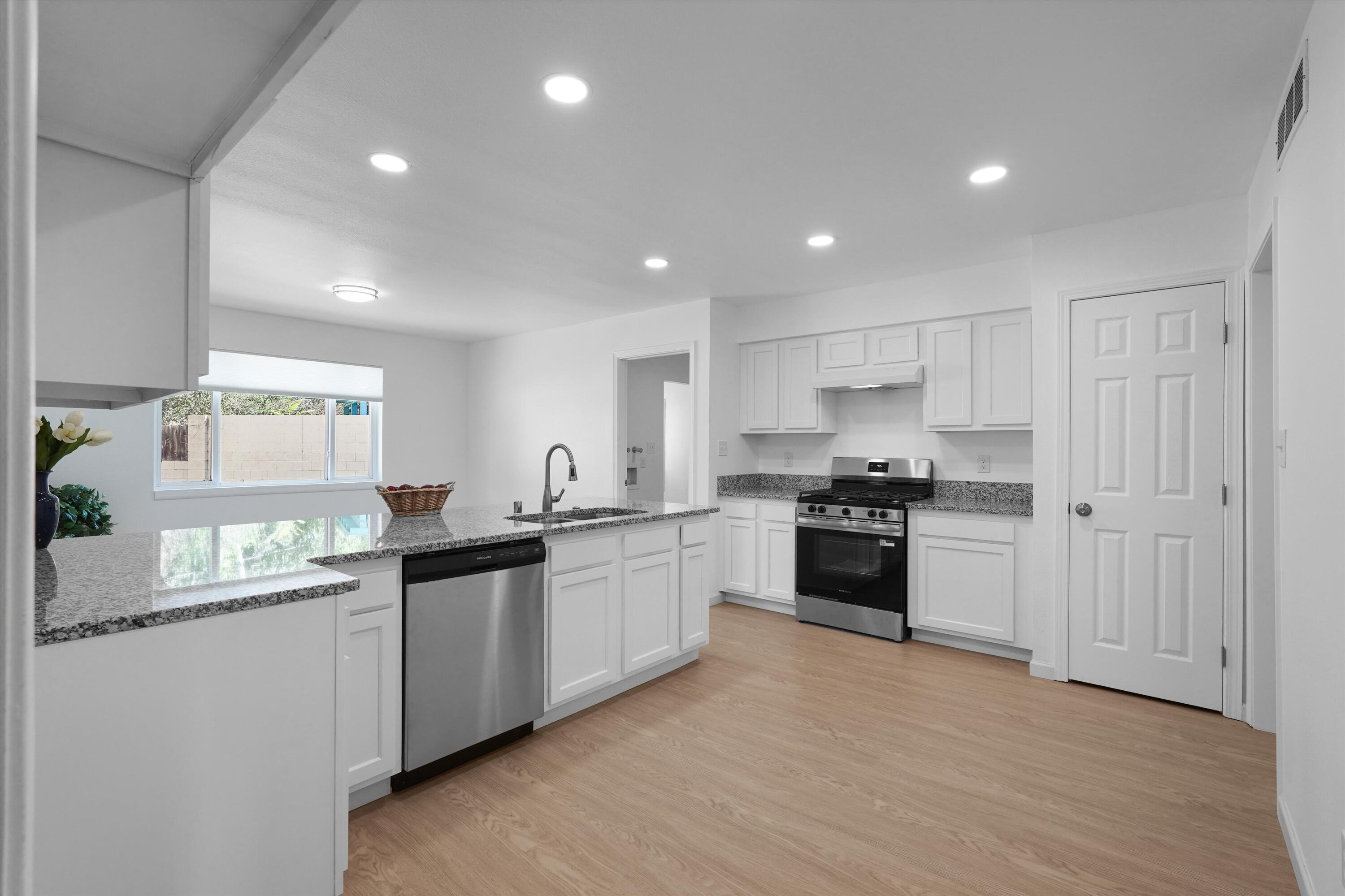 Photo 19 — 10313 Karen Avenue NE