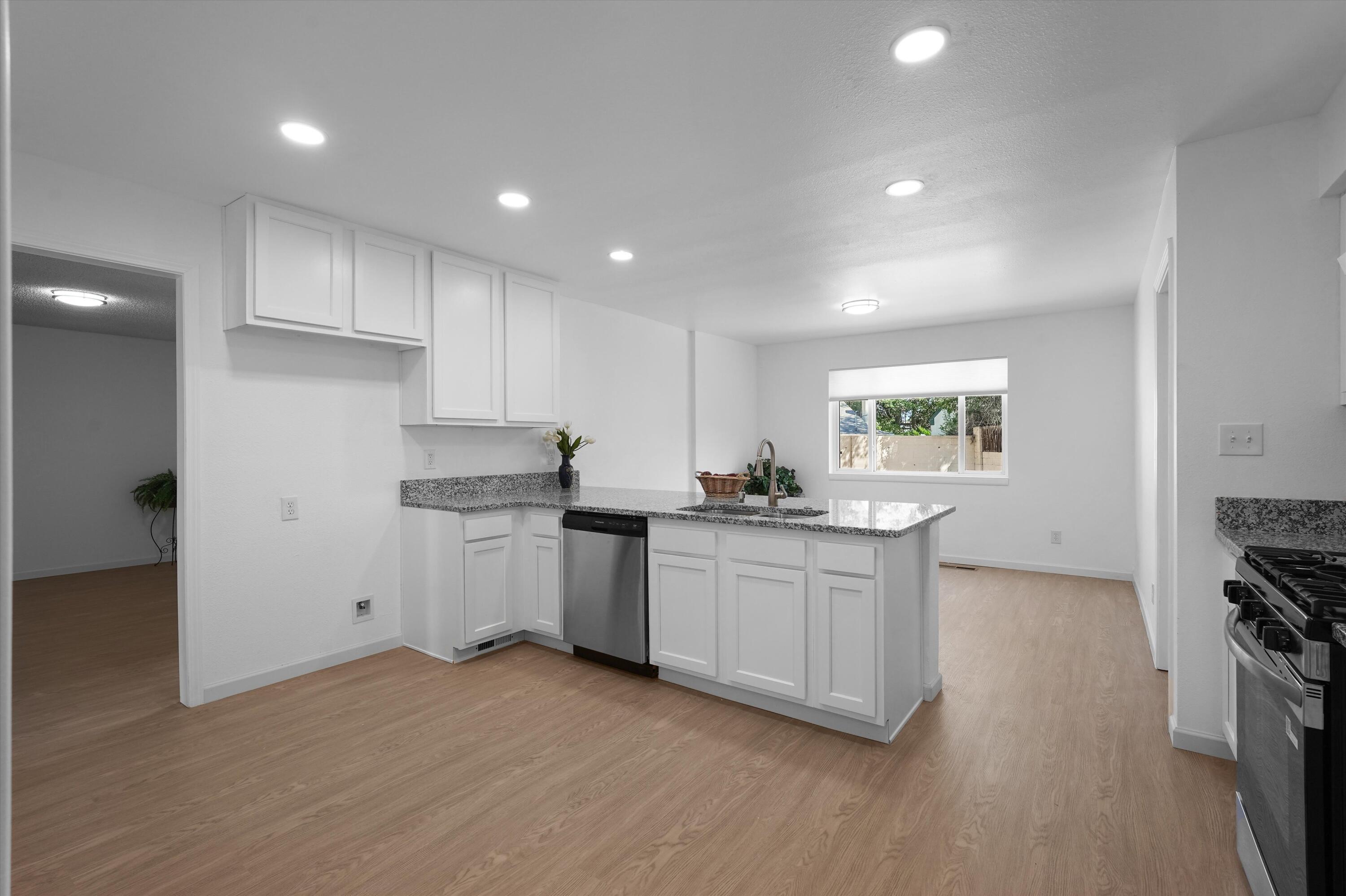 Photo 20 — 10313 Karen Avenue NE