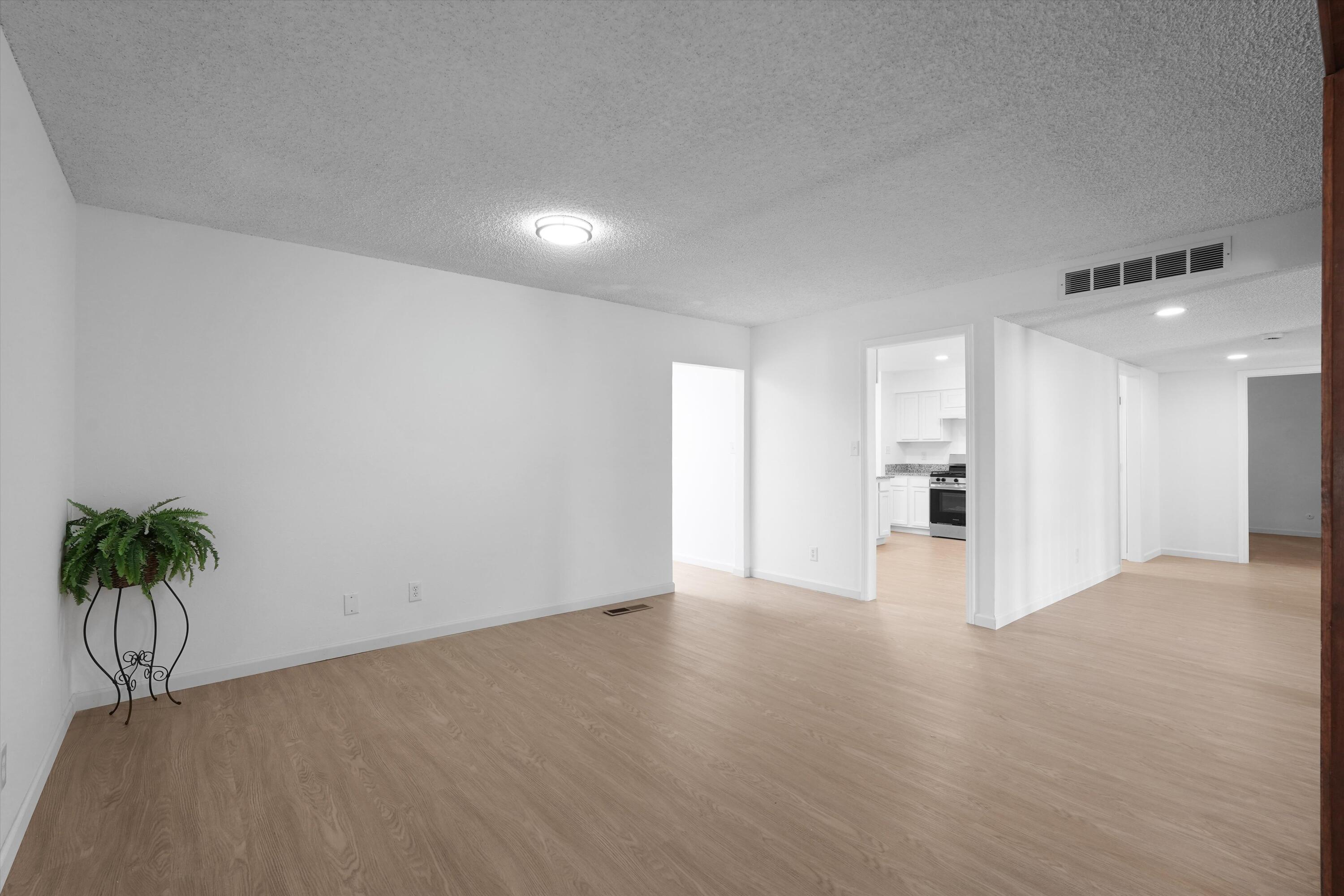 Photo 17 — 10313 Karen Avenue NE