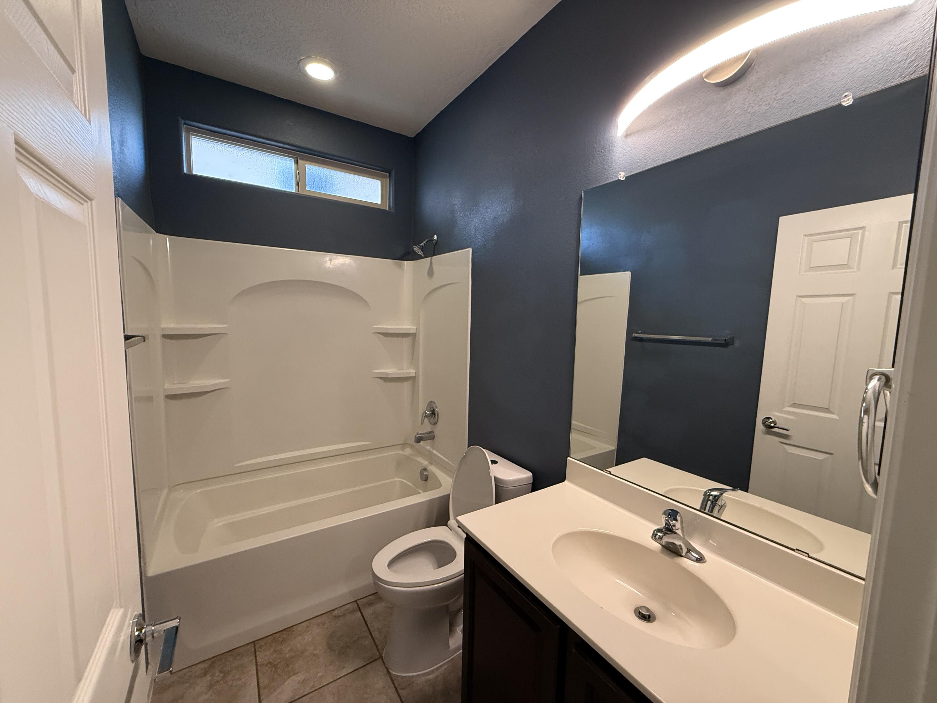 Photo 2 — 410 Palo Alto Drive NE