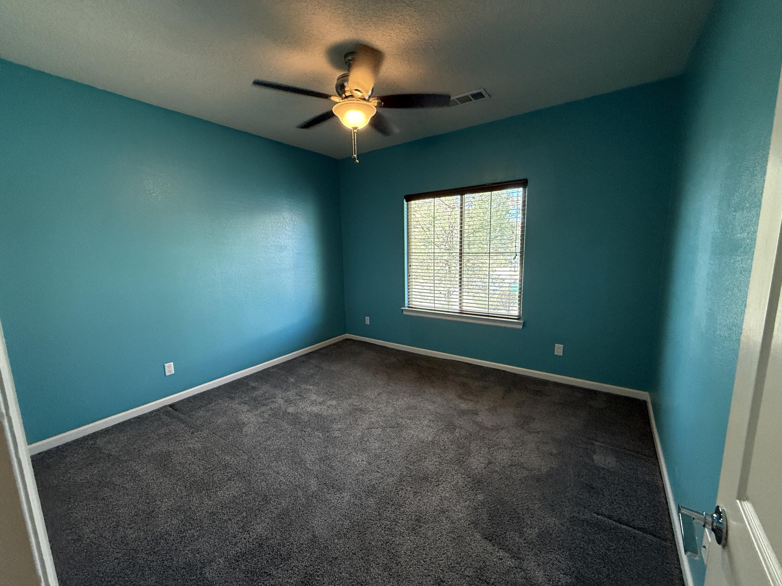 Photo 3 — 410 Palo Alto Drive NE