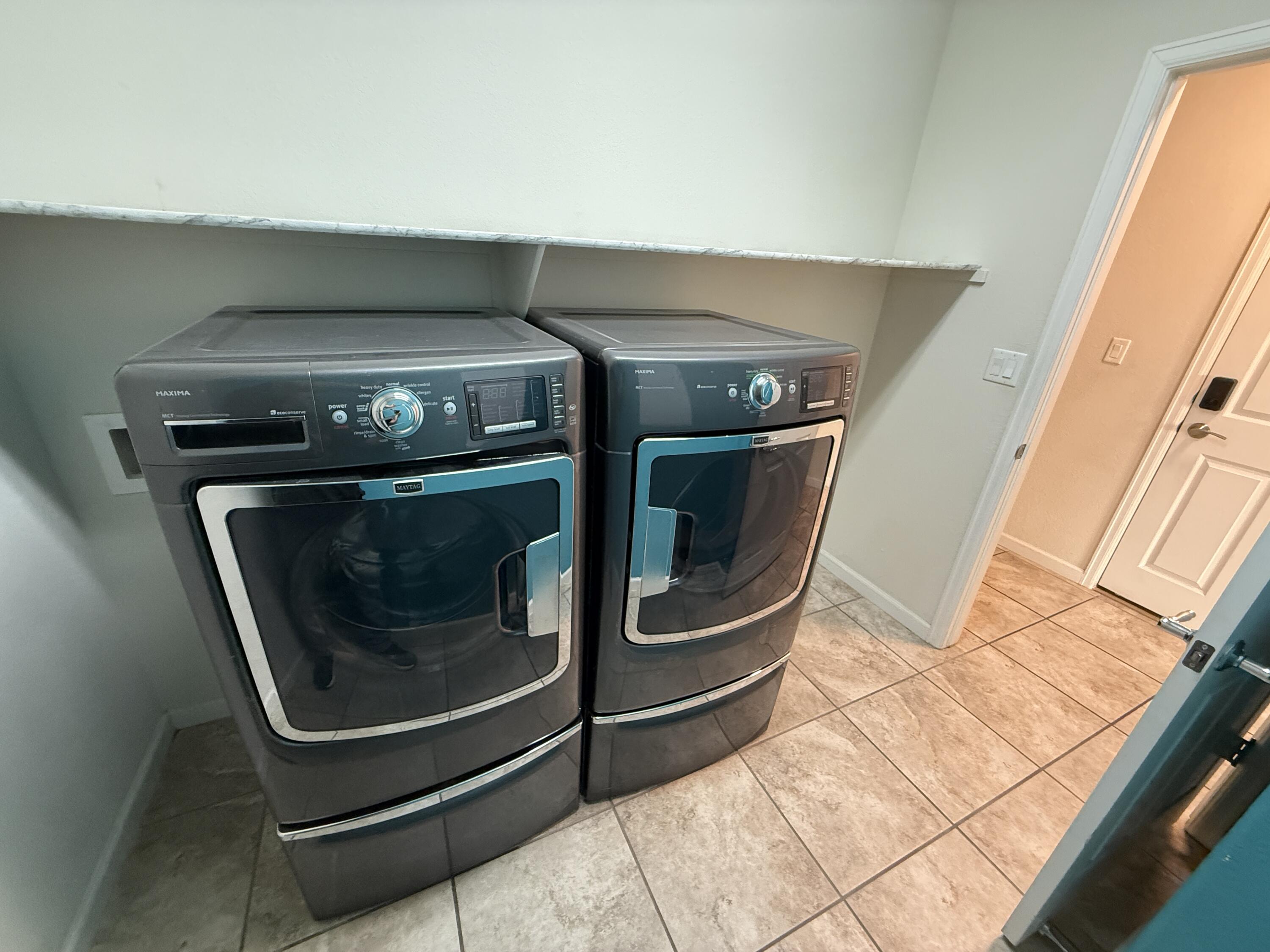 Photo 4 — 410 Palo Alto Drive NE