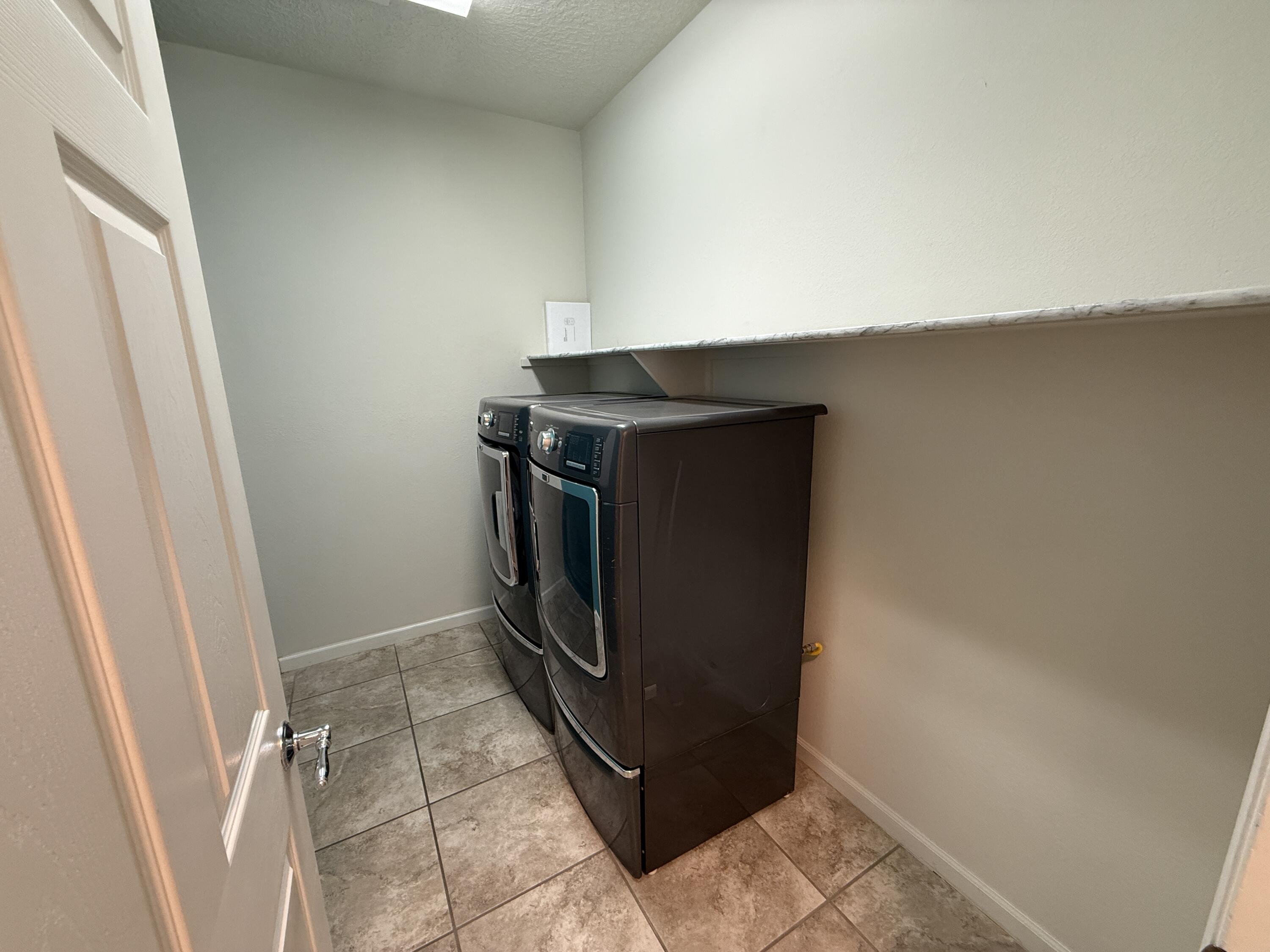 Photo 5 — 410 Palo Alto Drive NE