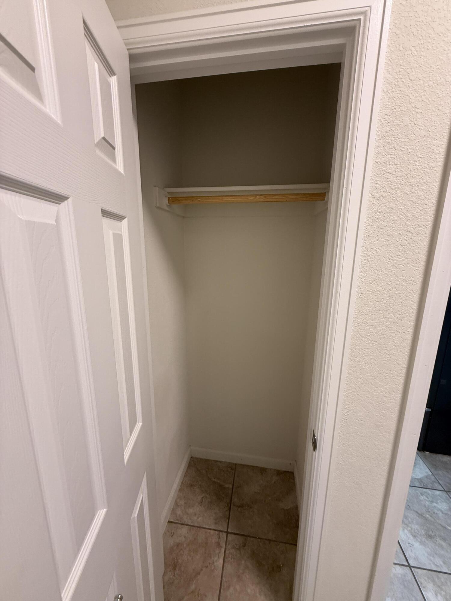 Photo 8 — 410 Palo Alto Drive NE