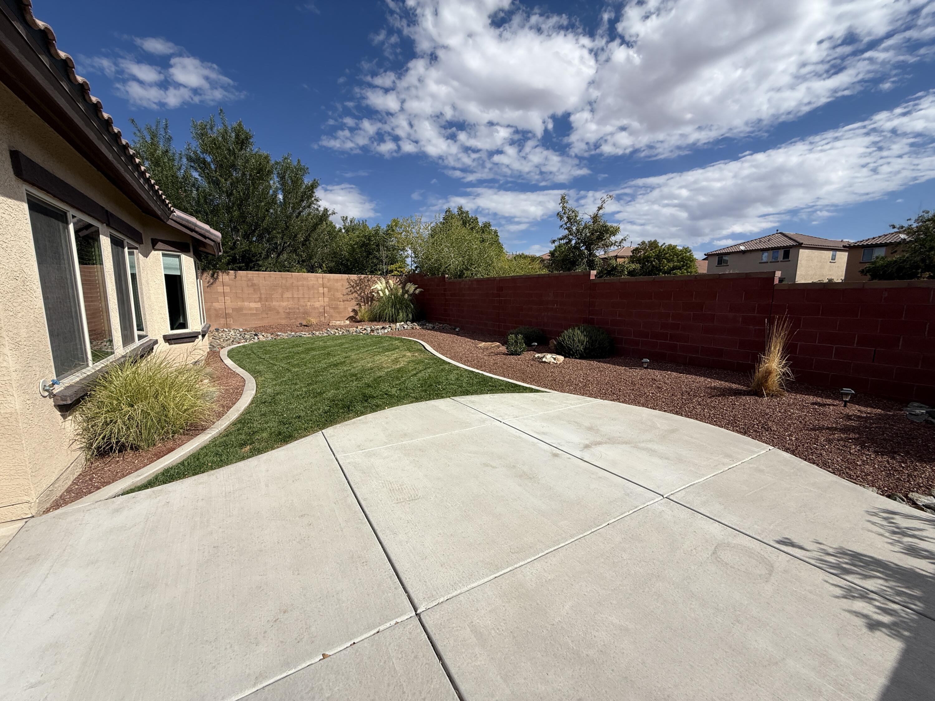 Photo 11 — 410 Palo Alto Drive NE