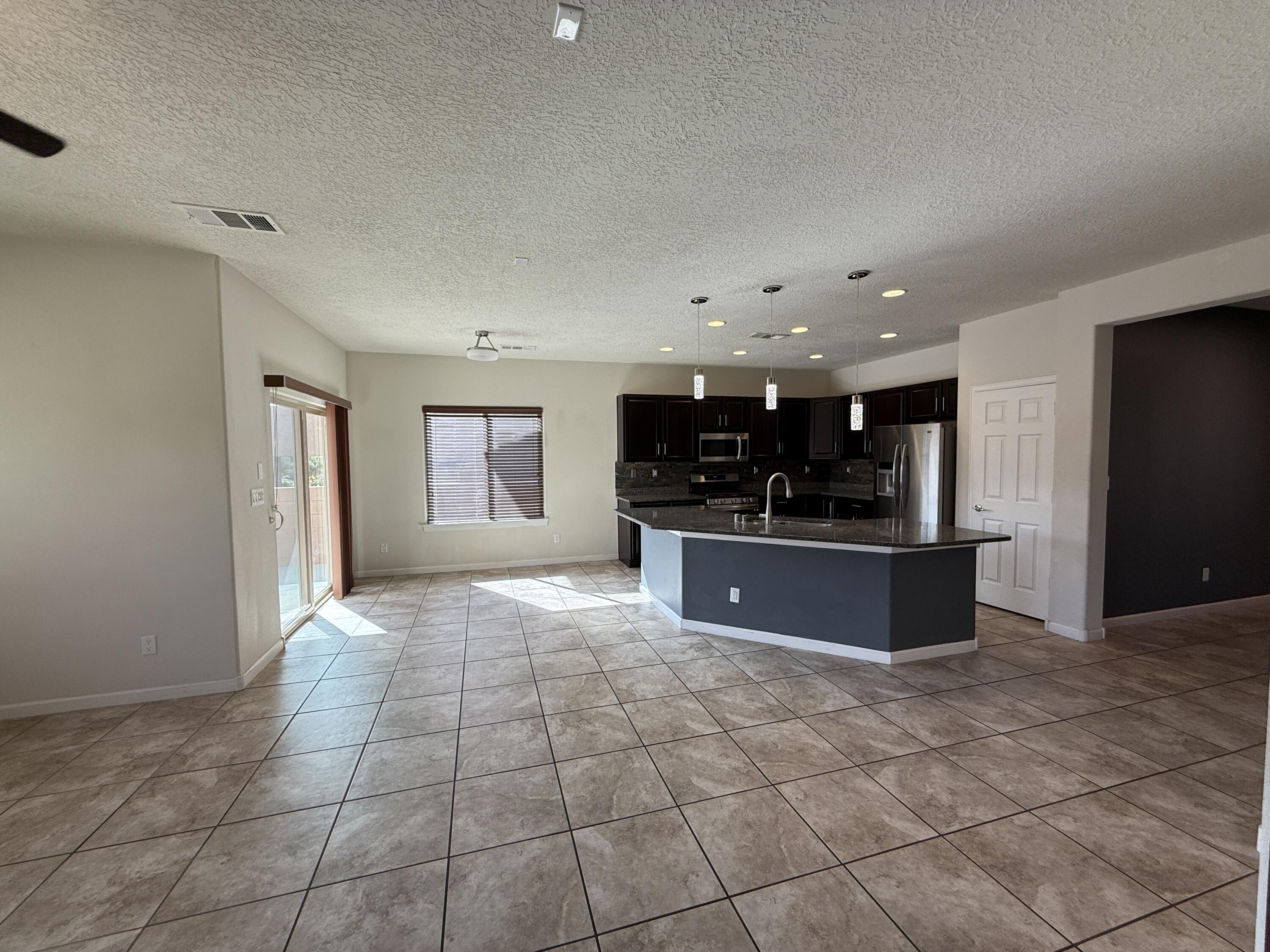 Photo 17 — 410 Palo Alto Drive NE