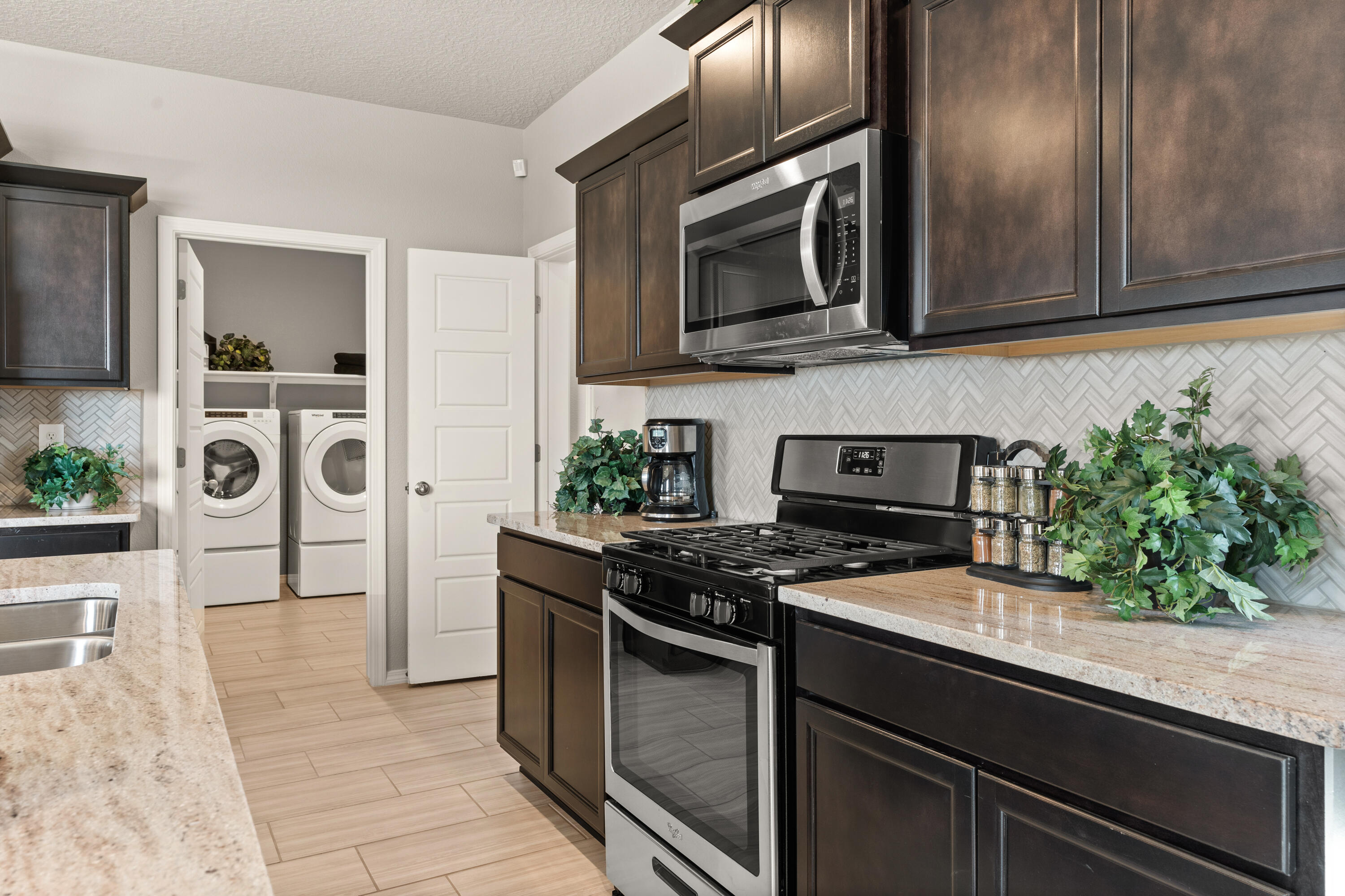 Photo 2 — 1501 Gleneagles Street NE