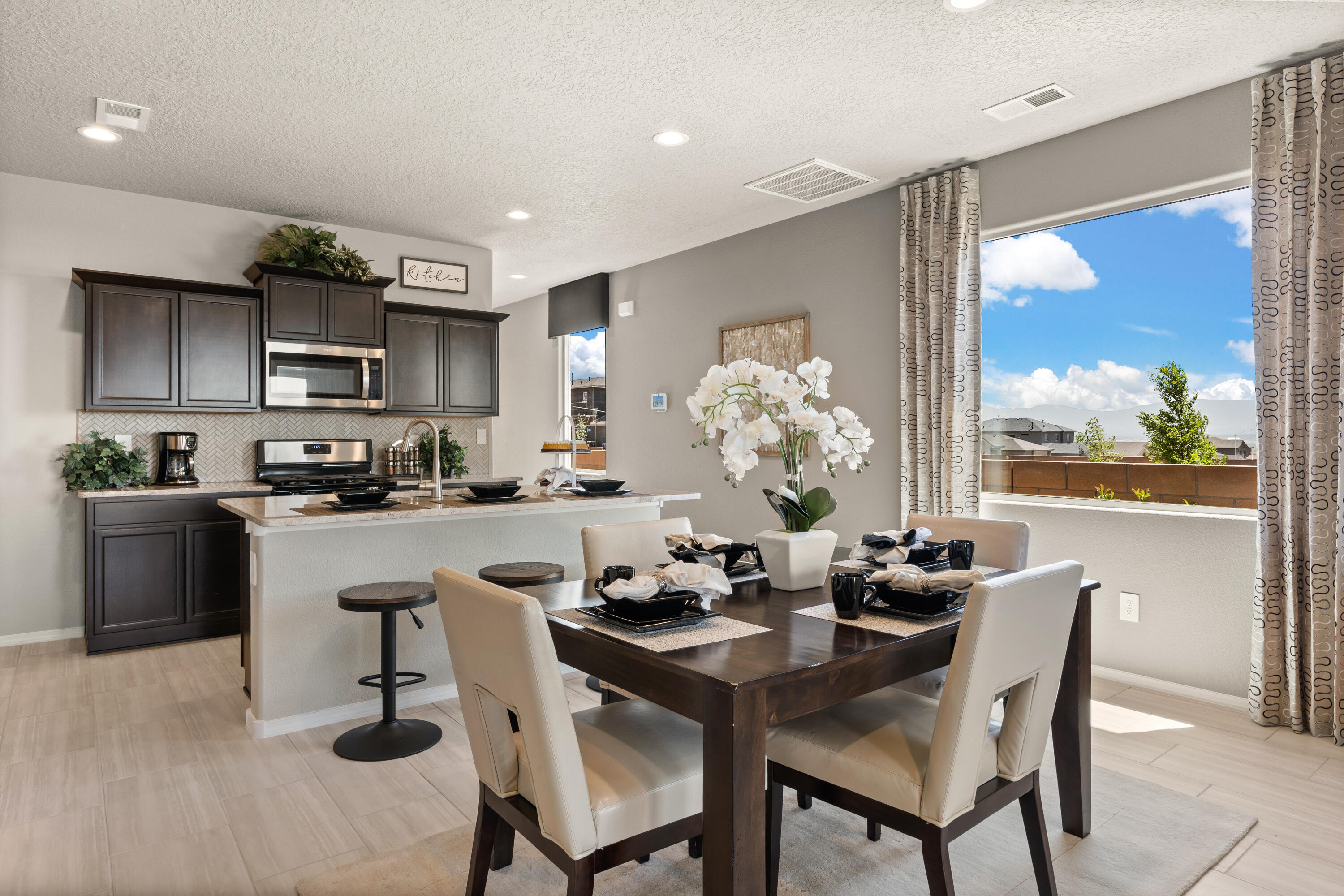 Photo 4 — 1501 Gleneagles Street NE