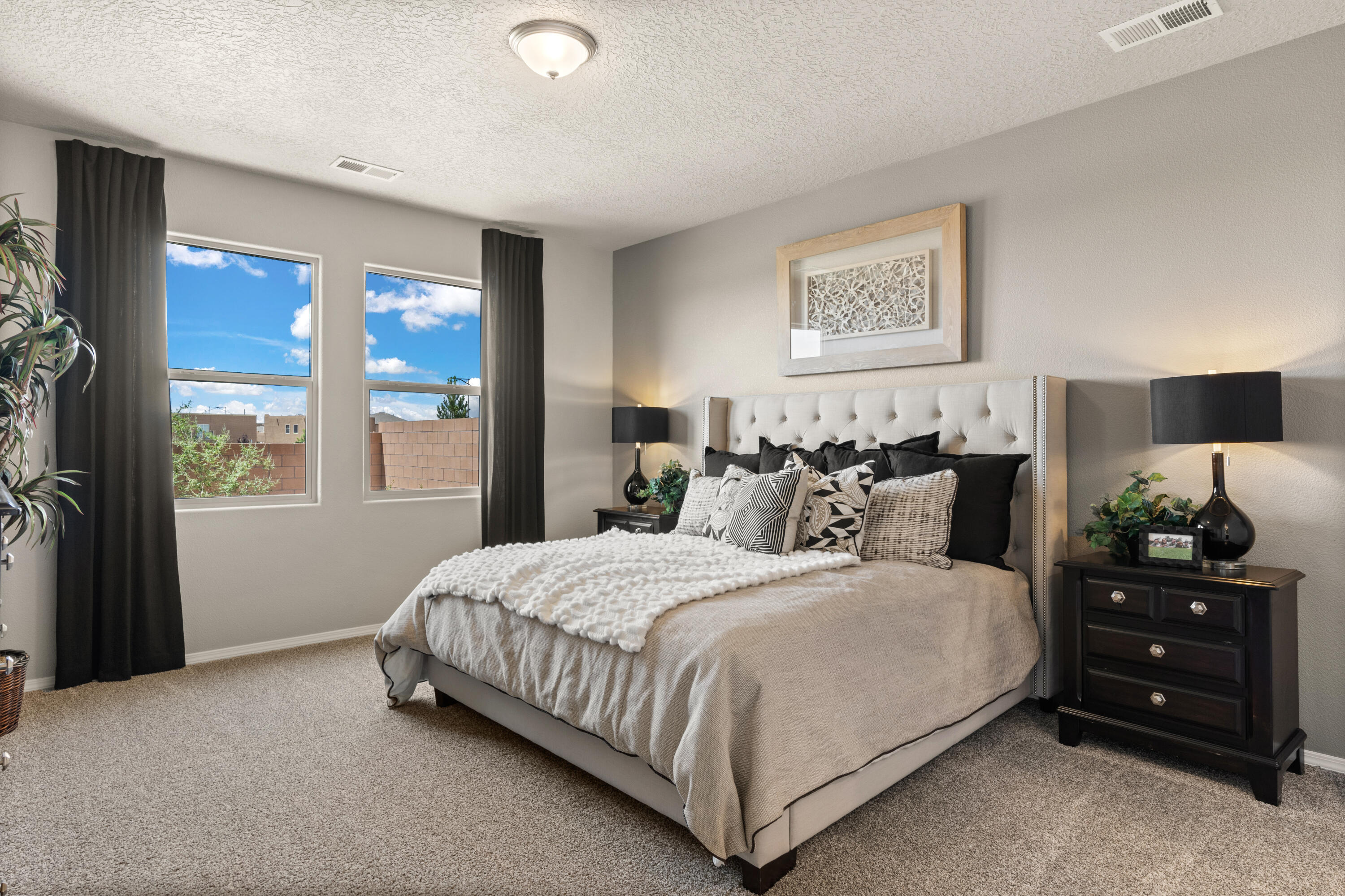 Photo 8 — 1501 Gleneagles Street NE