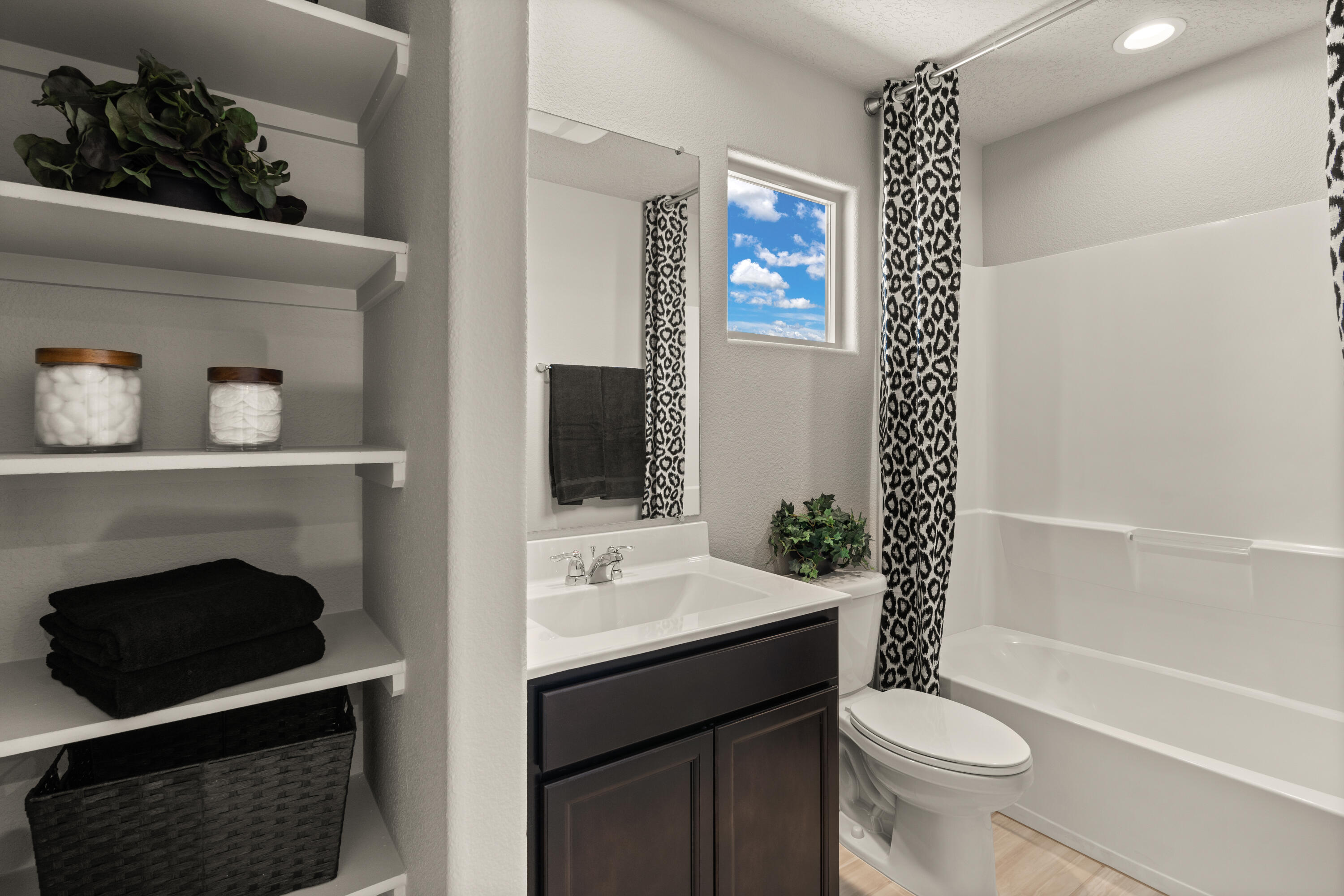 Photo 13 — 1501 Gleneagles Street NE