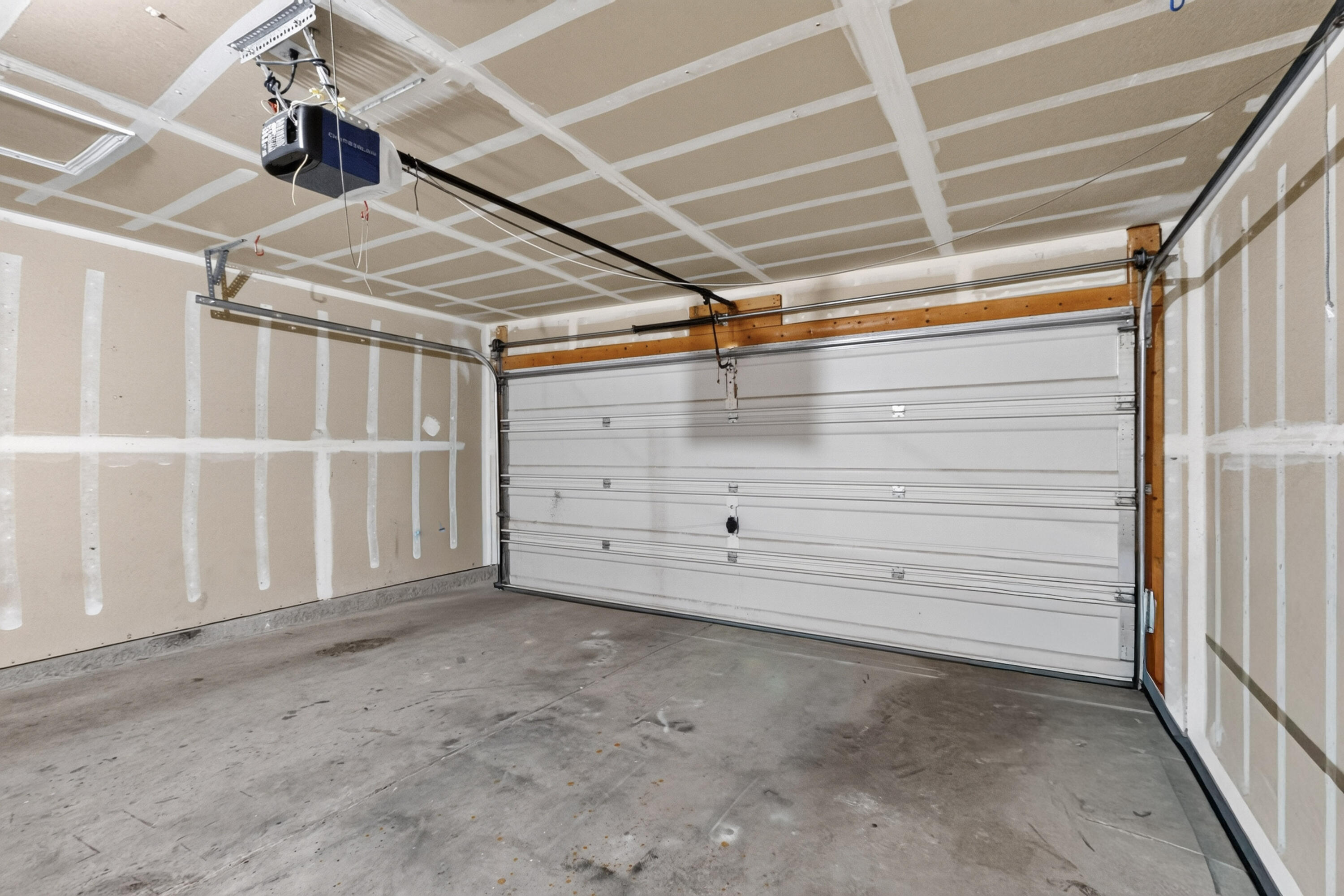 Photo 4 — 10732 Hatch Drive NW