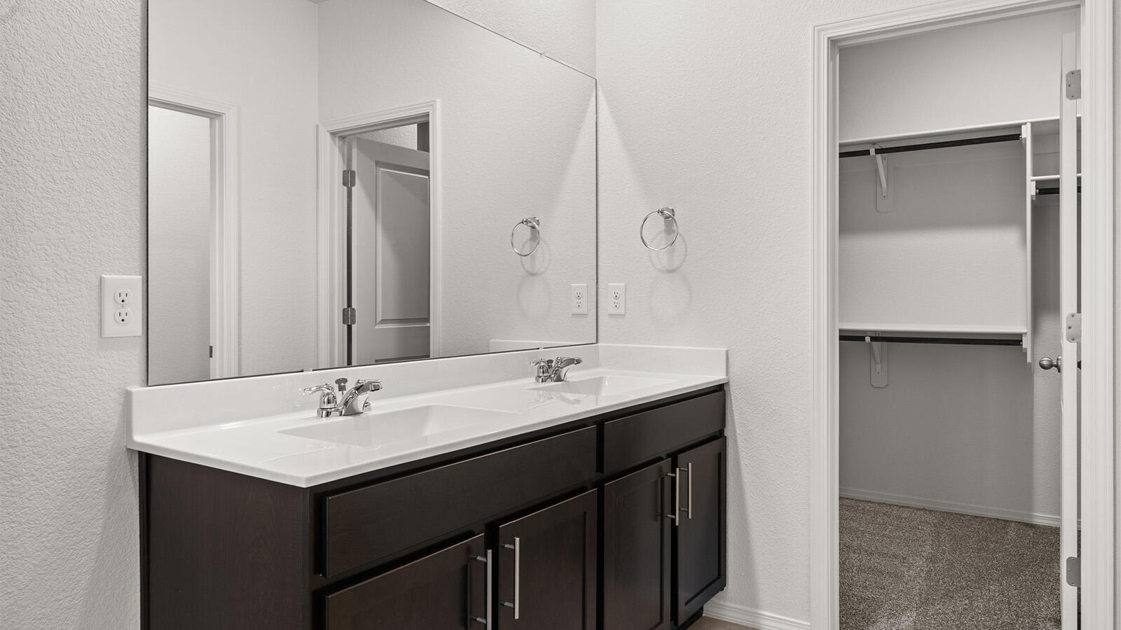 Photo 5 — 6038 Gilpin Drive SE
