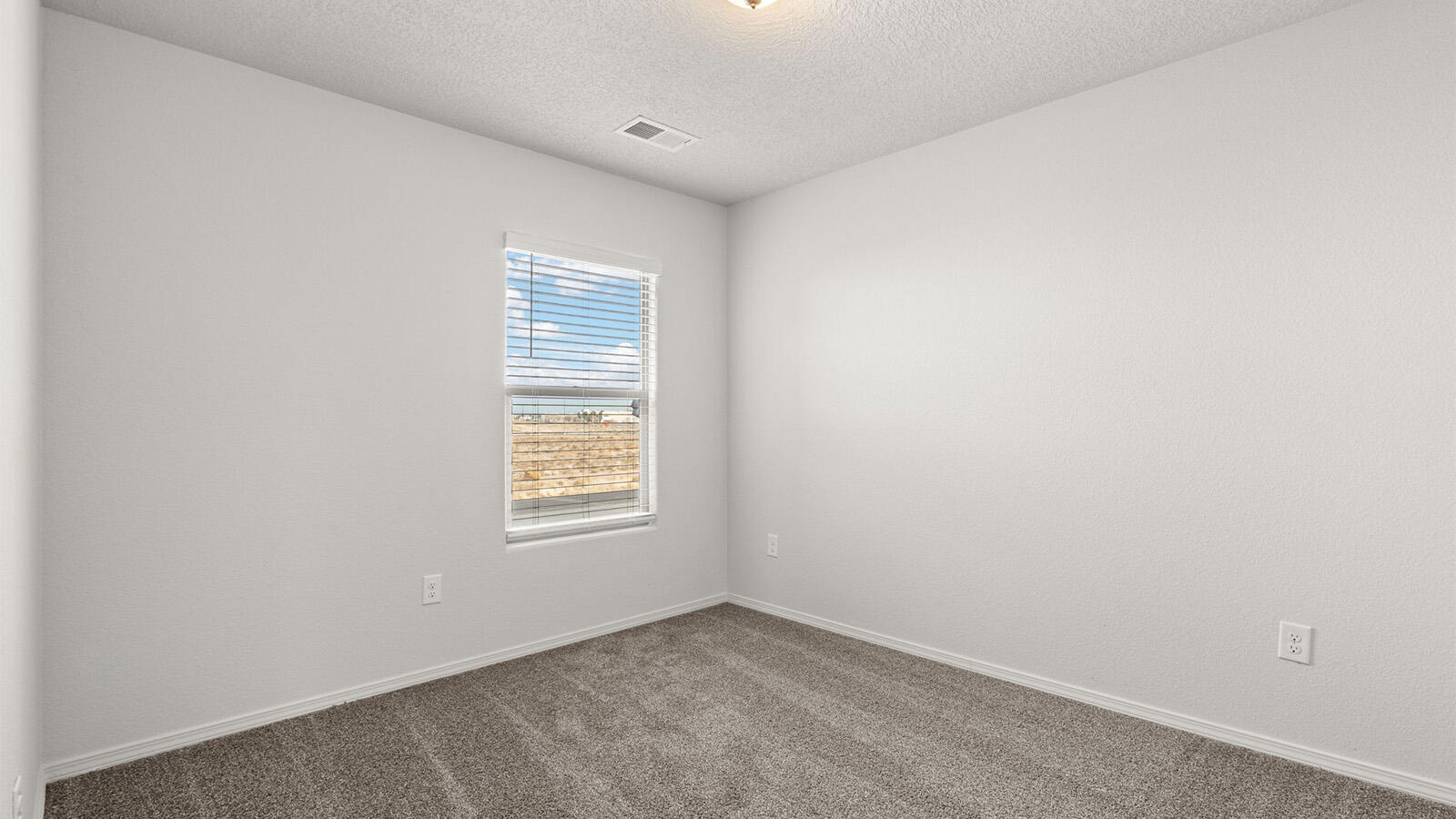 Photo 8 — 6038 Gilpin Drive SE