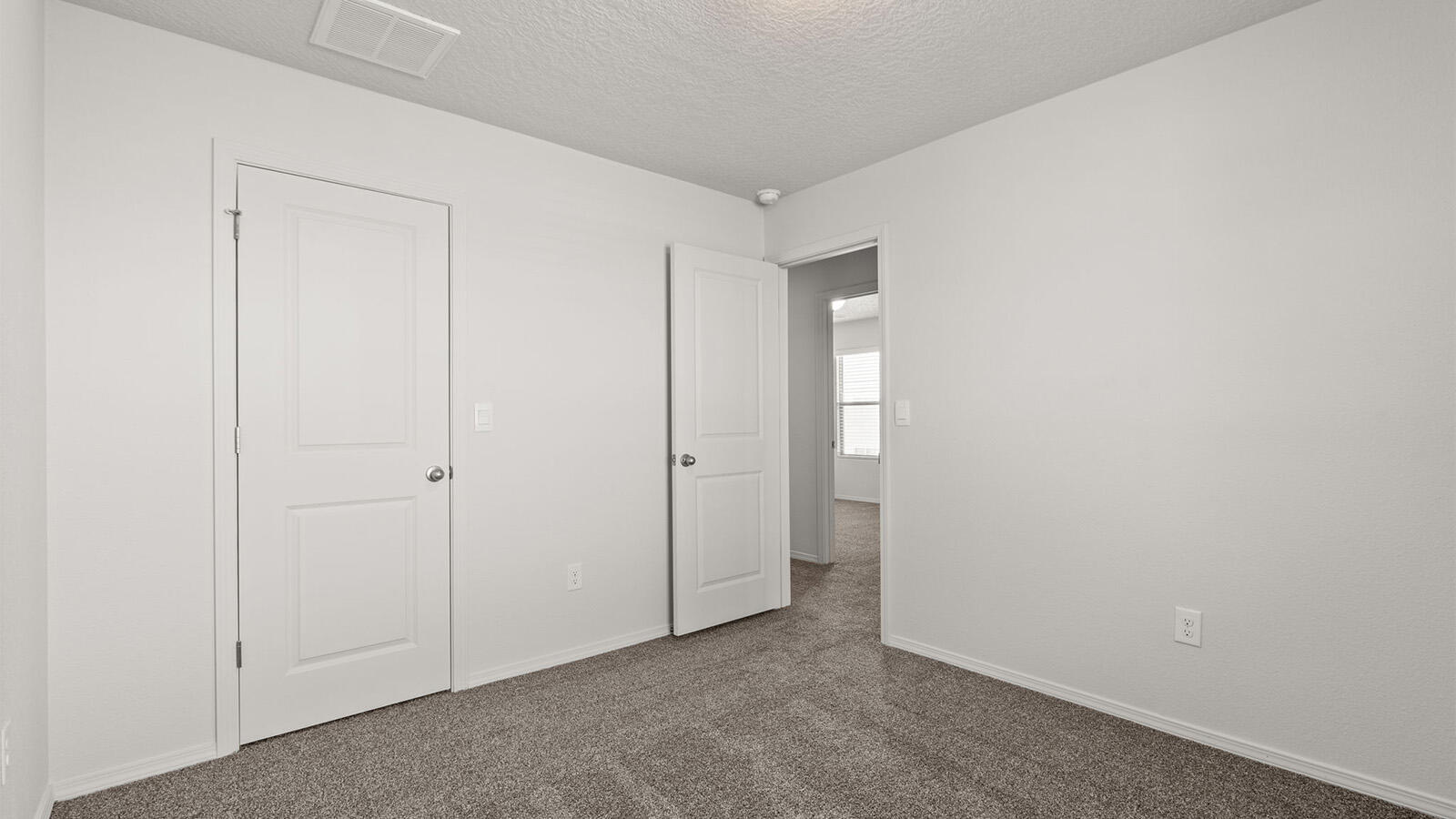 Photo 9 — 6038 Gilpin Drive SE