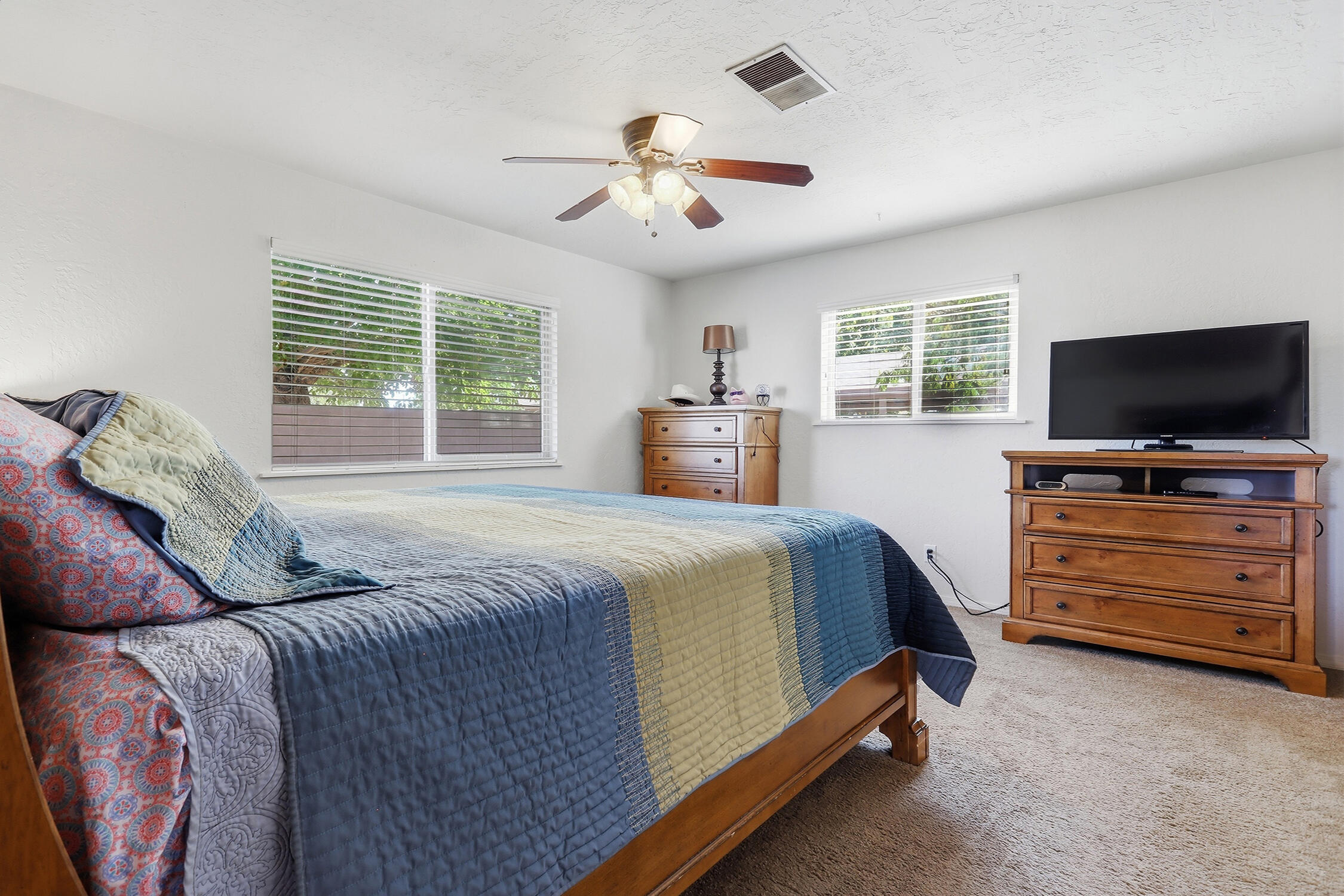 Photo 3 — 2332 Sunshine Road SW