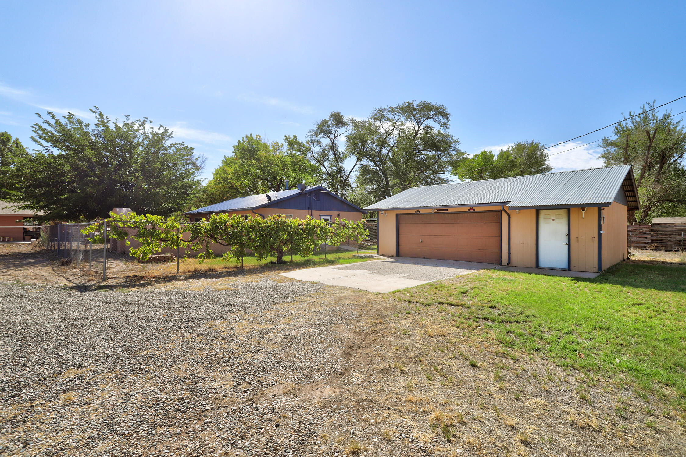 Photo 15 — 2332 Sunshine Road SW