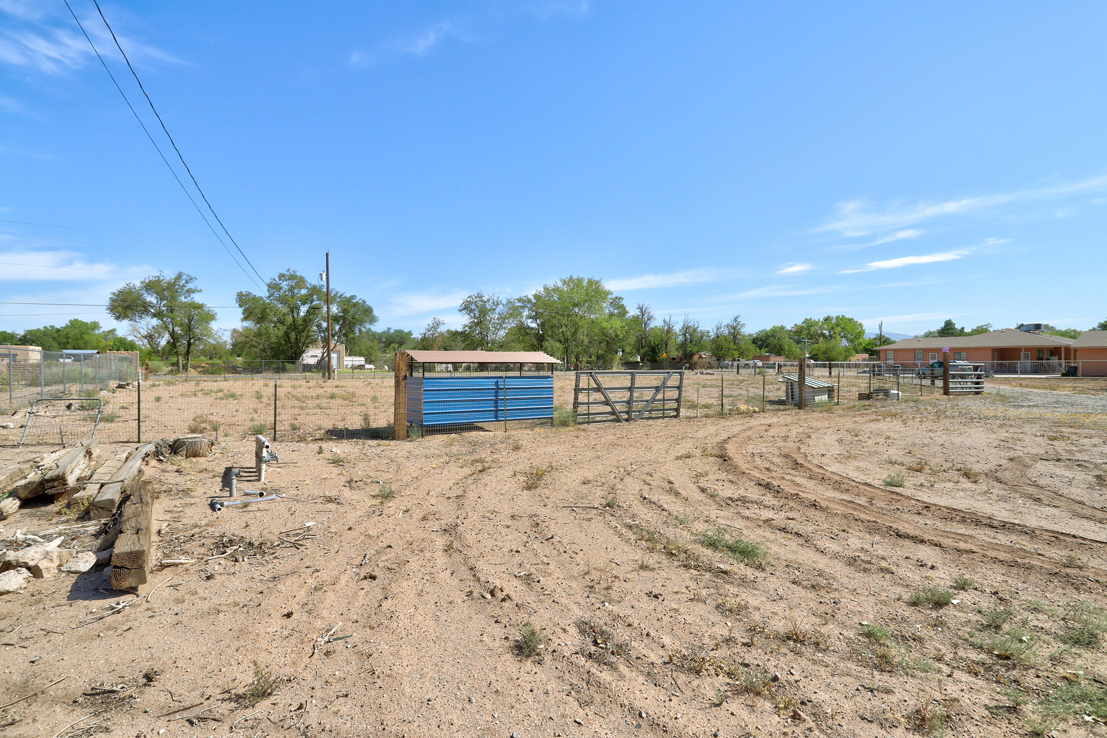 Photo 17 — 2332 Sunshine Road SW
