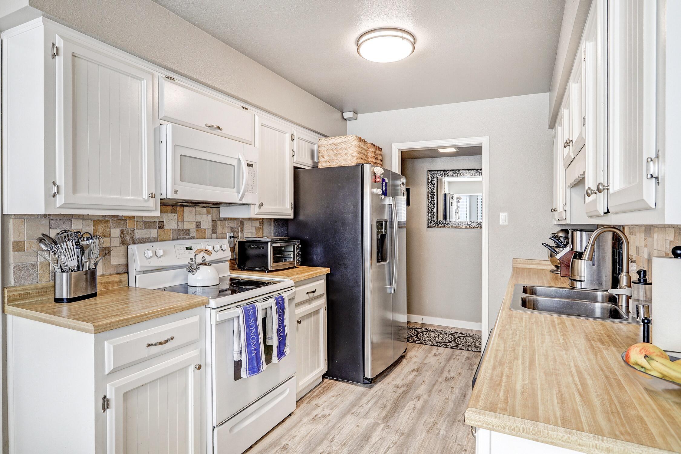 Photo 6 — 7353 Yorktown Avenue NE