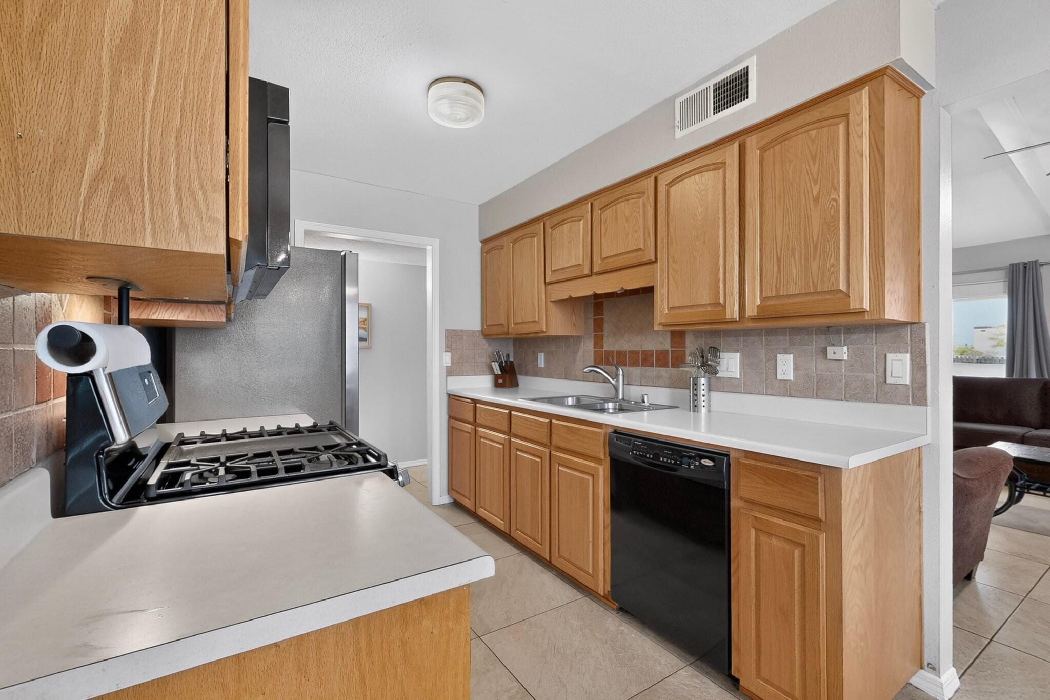 Photo 8 — 7401 Mayflower Road NE