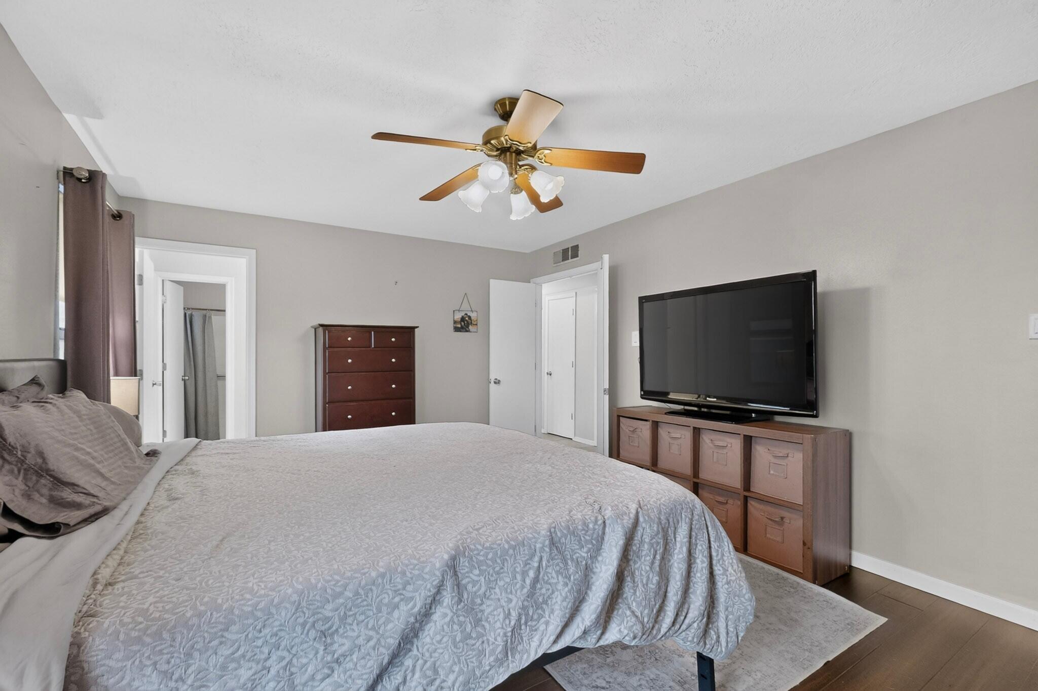 Photo 16 — 7401 Mayflower Road NE