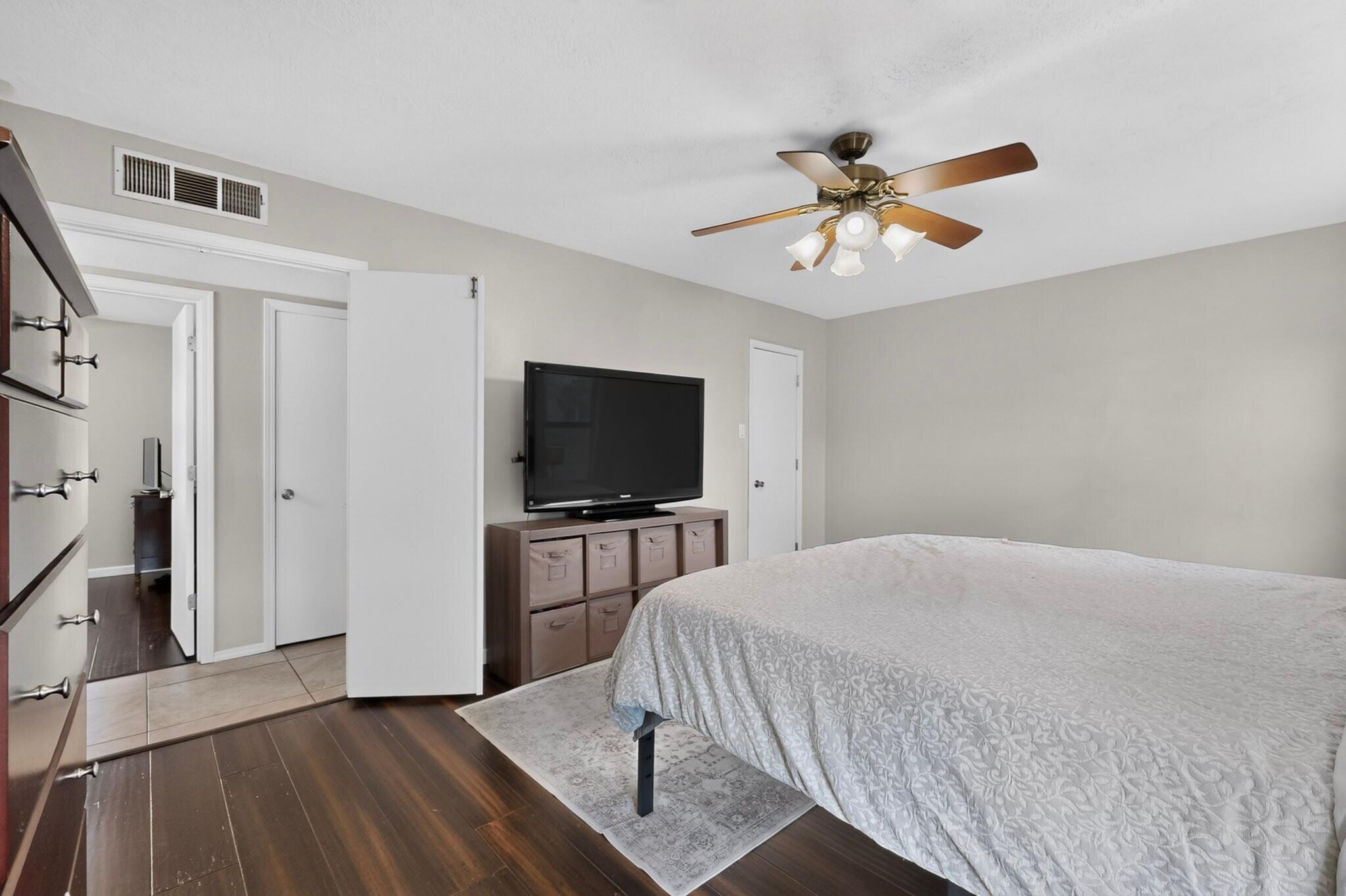 Photo 17 — 7401 Mayflower Road NE