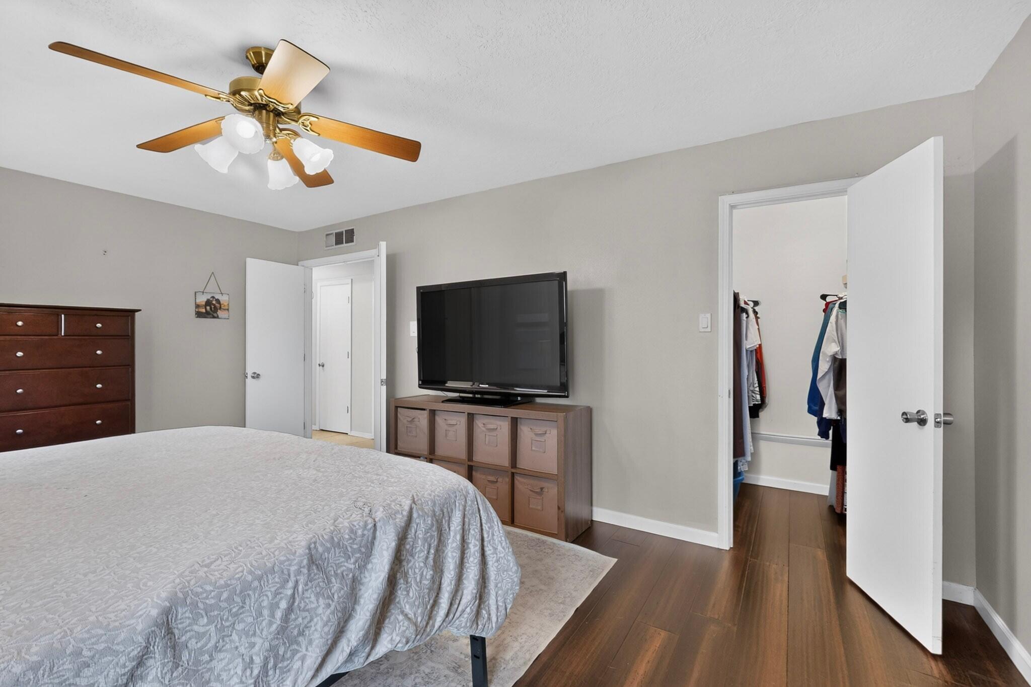 Photo 18 — 7401 Mayflower Road NE