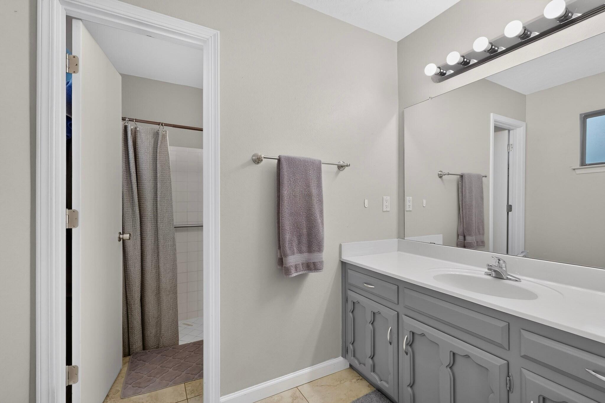 Photo 19 — 7401 Mayflower Road NE