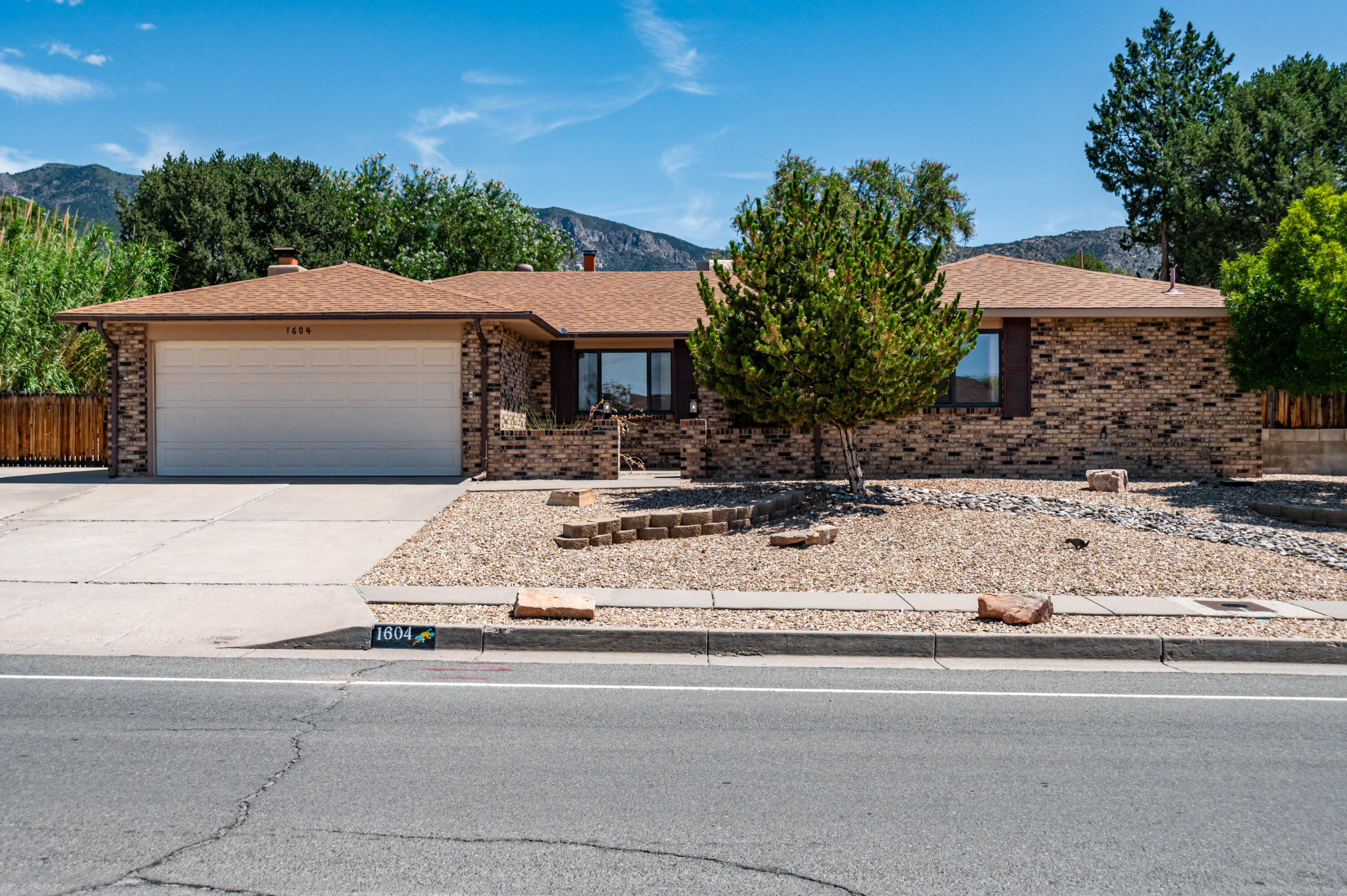 1604 Monte Largo Drive NE, Albuquerque, NM 87112