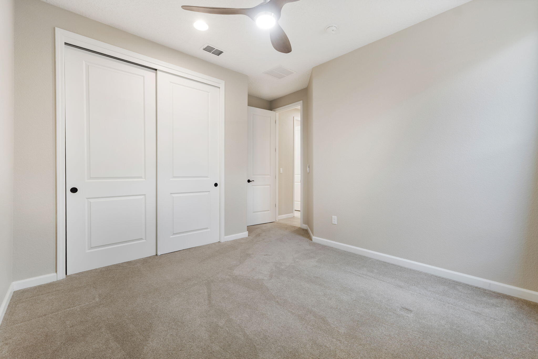 Photo 11 — 2931 Kings Canyon Loop NE