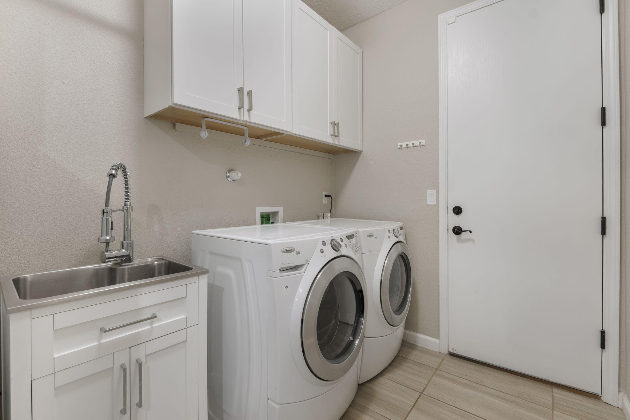 Photo 12 — 2931 Kings Canyon Loop NE