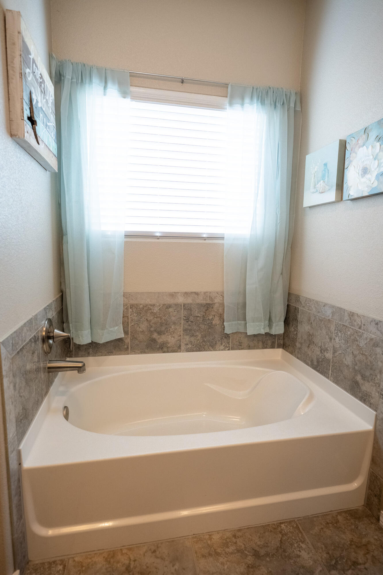 Photo 2 — 6024 Mafraq Avenue NW