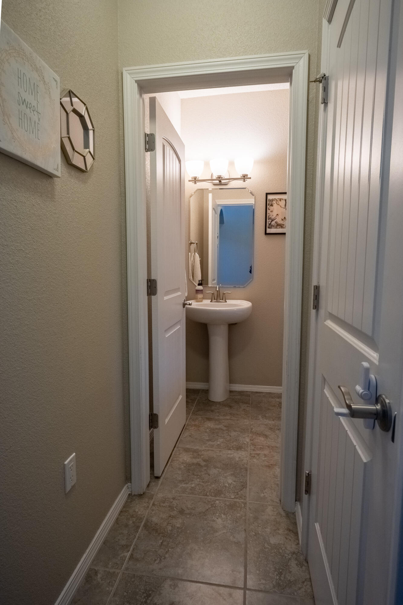 Photo 7 — 6024 Mafraq Avenue NW