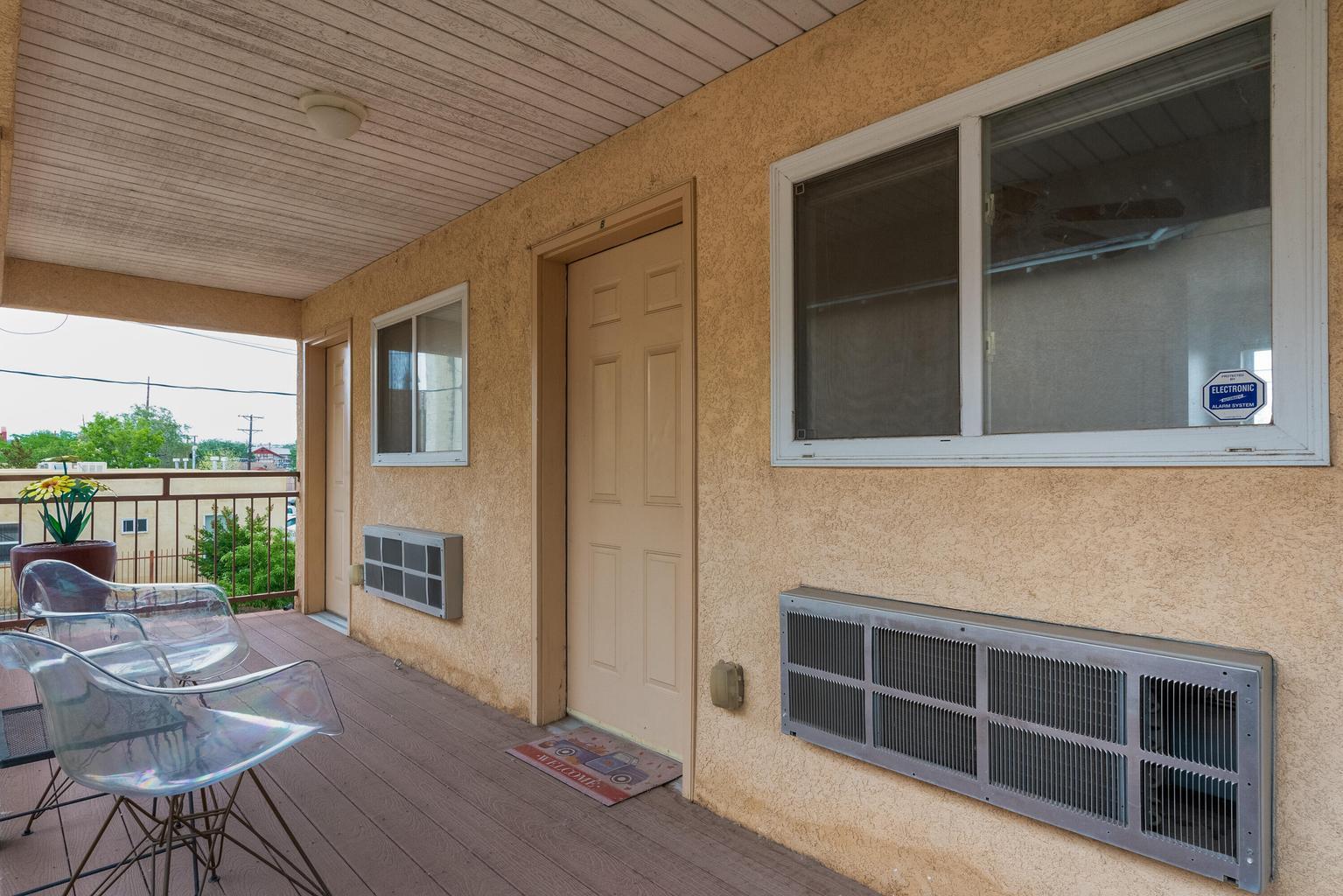 Photo 3 — 618 Coal Avenue SW UNIT B