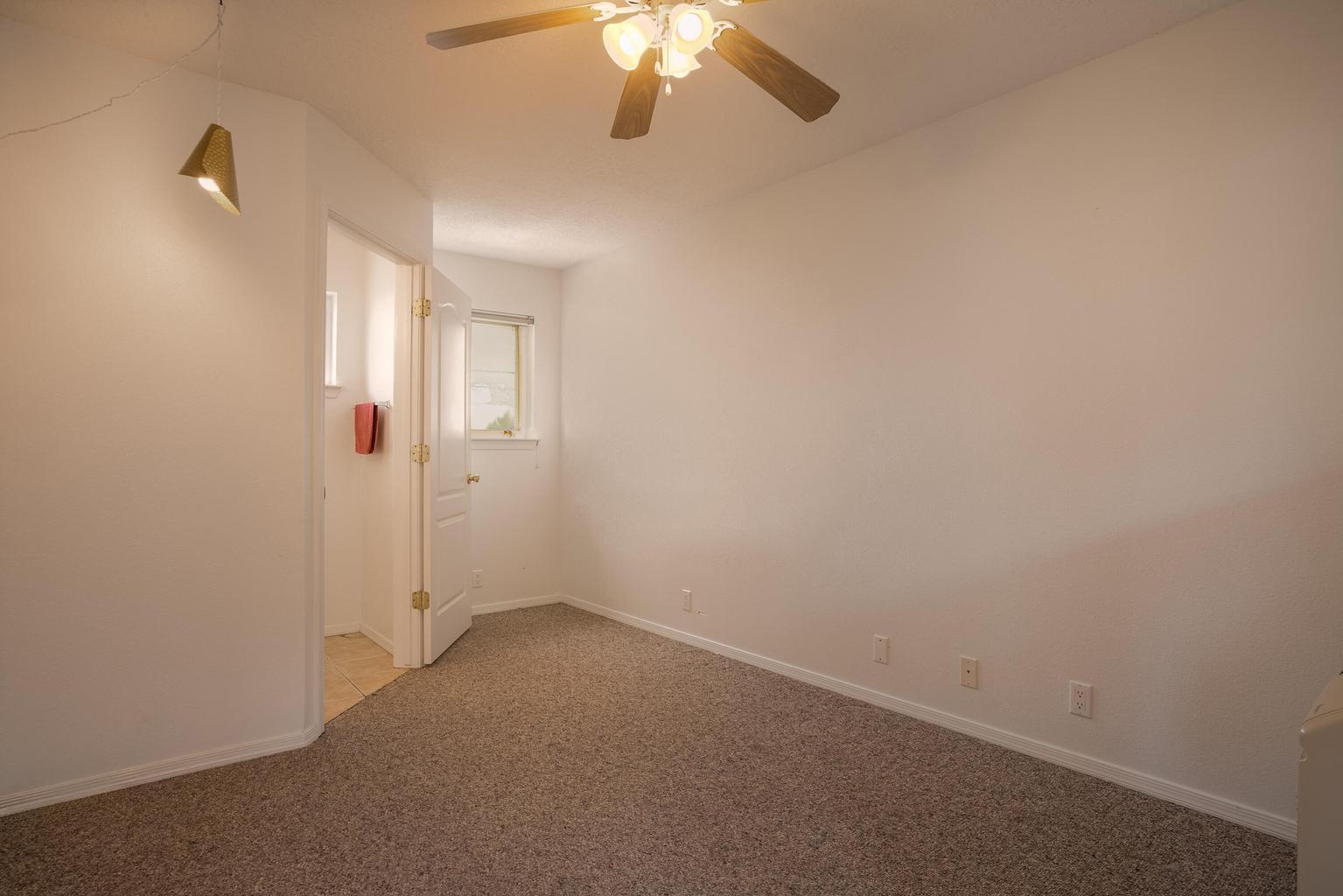 Photo 4 — 618 Coal Avenue SW UNIT B