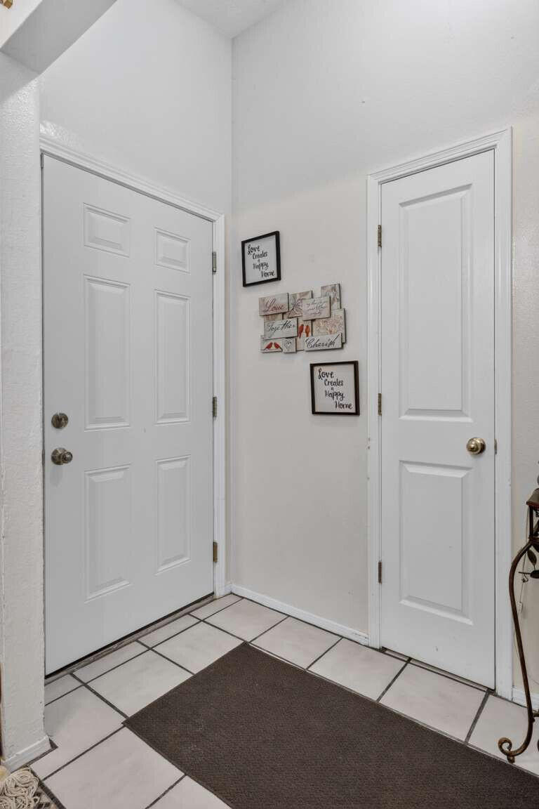 Photo 10 — 1372 Lil Avenue NE