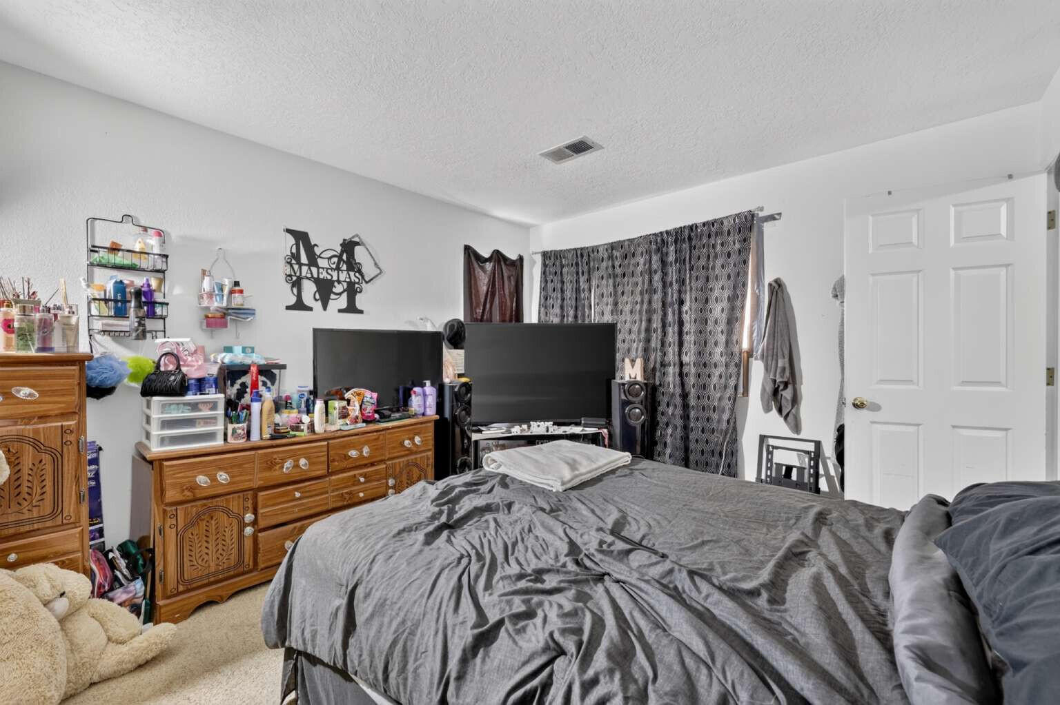 Photo 2 — 1372 Lil Avenue NE