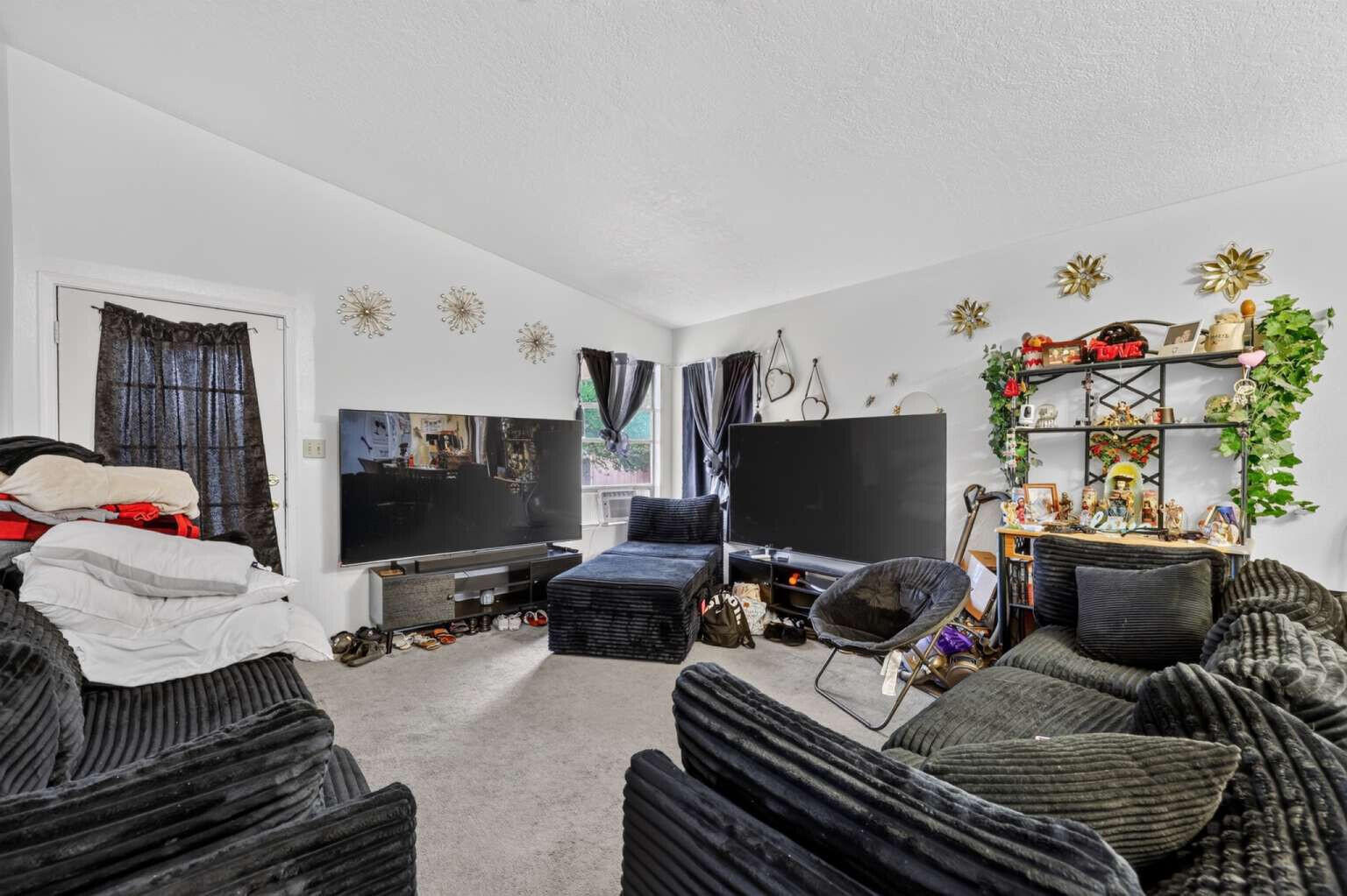 Photo 12 — 1372 Lil Avenue NE