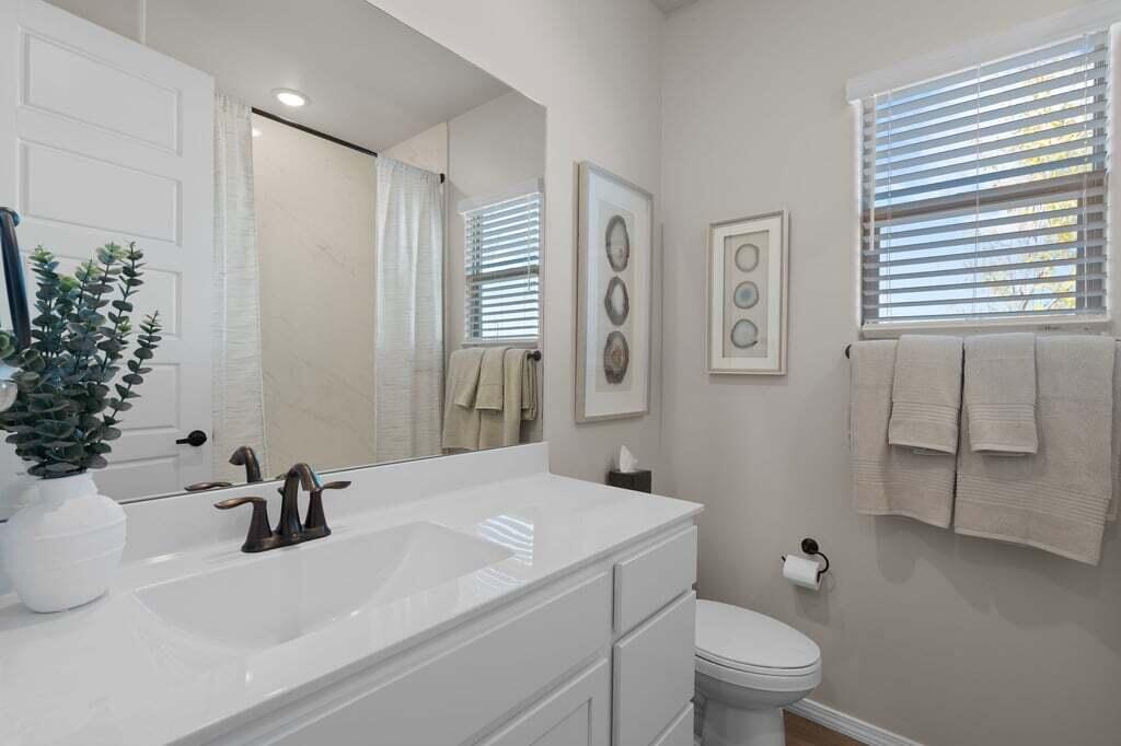 Photo 7 — 3560 Santa Fe Trail SW