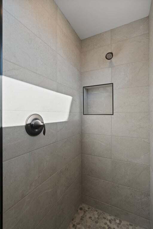 Photo 4 — 3560 Santa Fe Trail SW