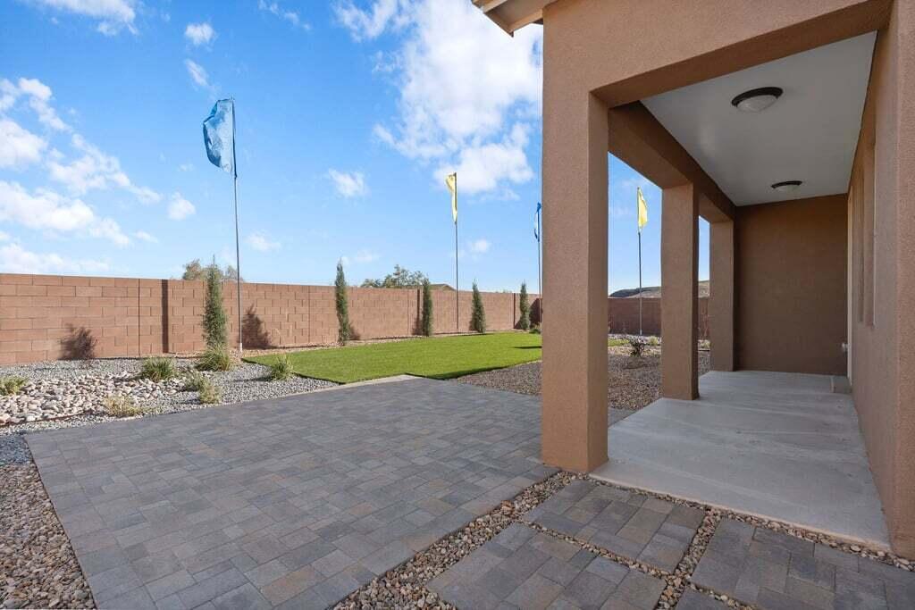 Photo 3 — 3560 Santa Fe Trail SW