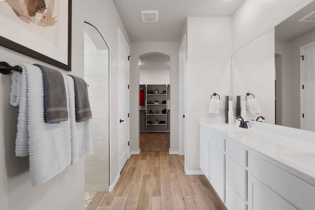 Photo 9 — 3560 Santa Fe Trail SW