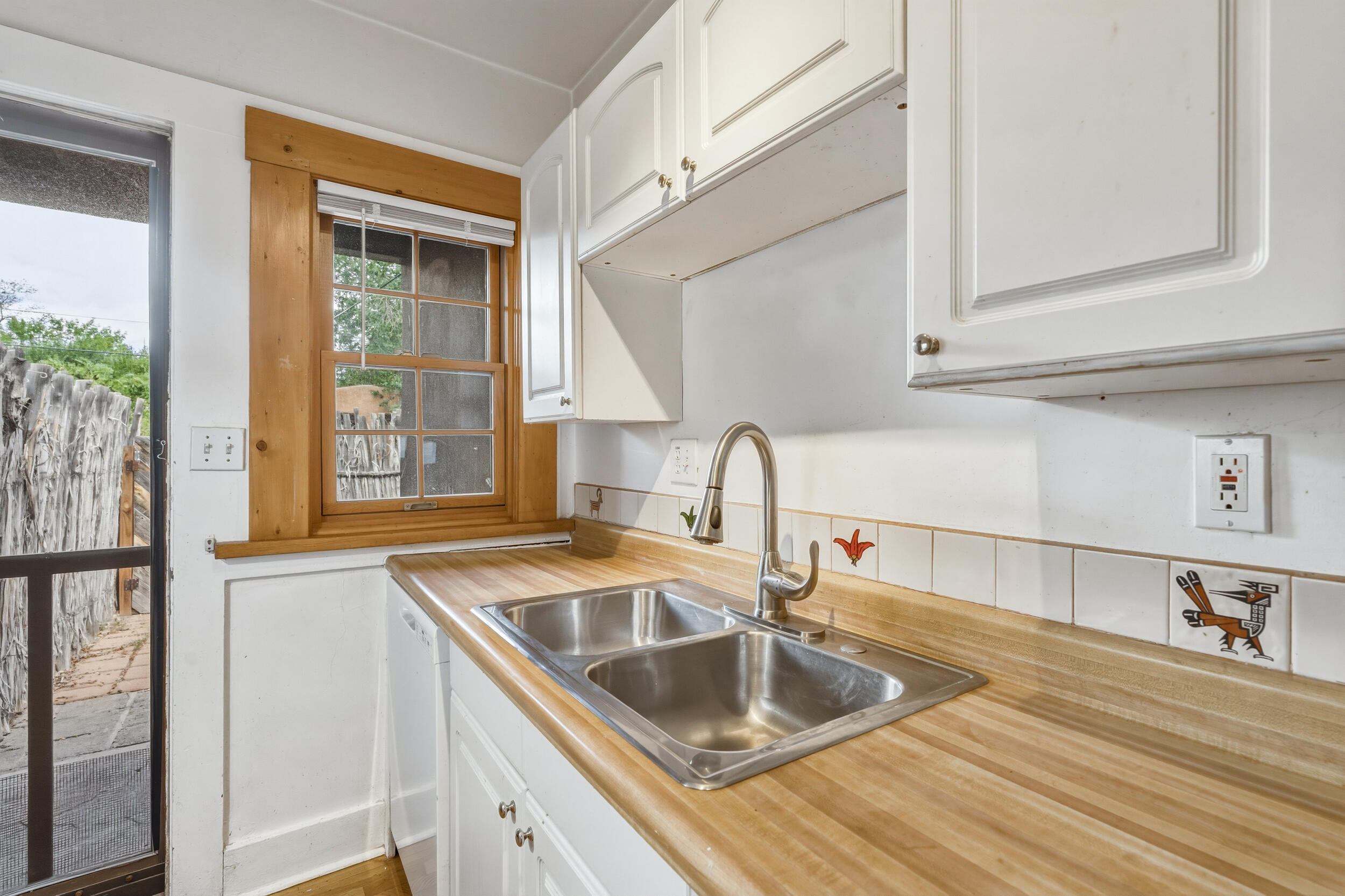 Photo 20 — 815 Allendale Street