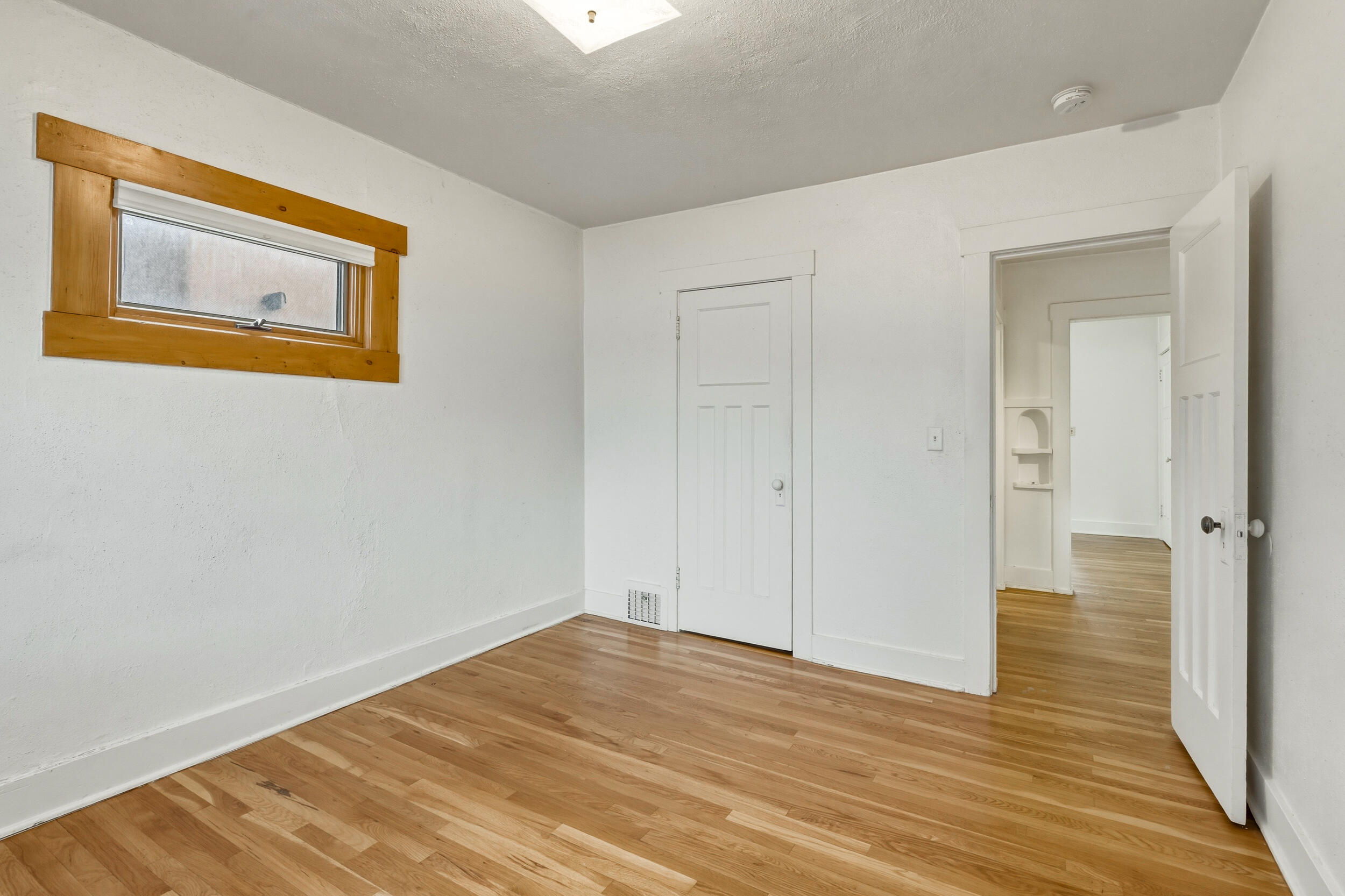 Photo 12 — 815 Allendale Street