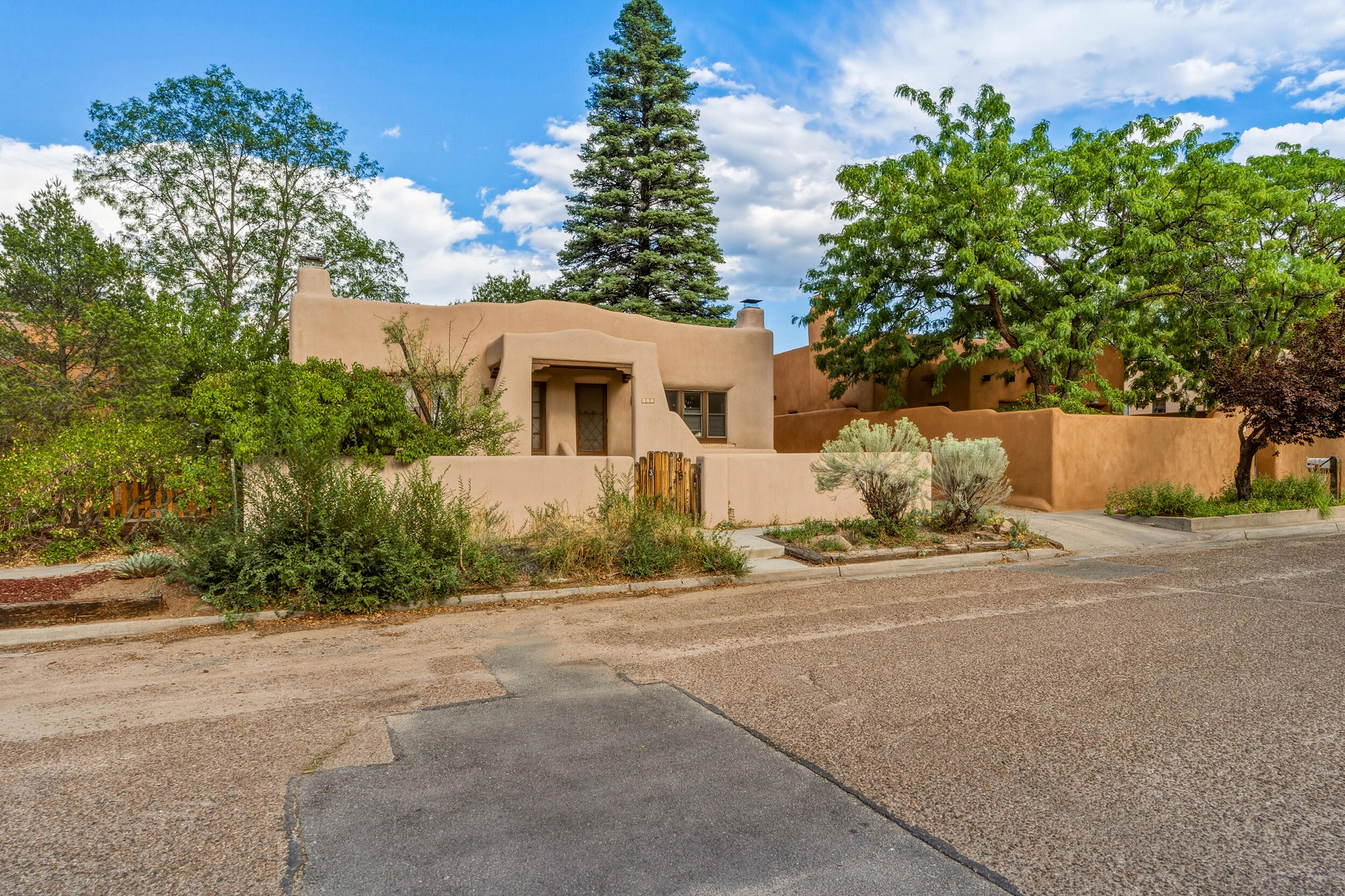 Photo 3 — 815 Allendale Street