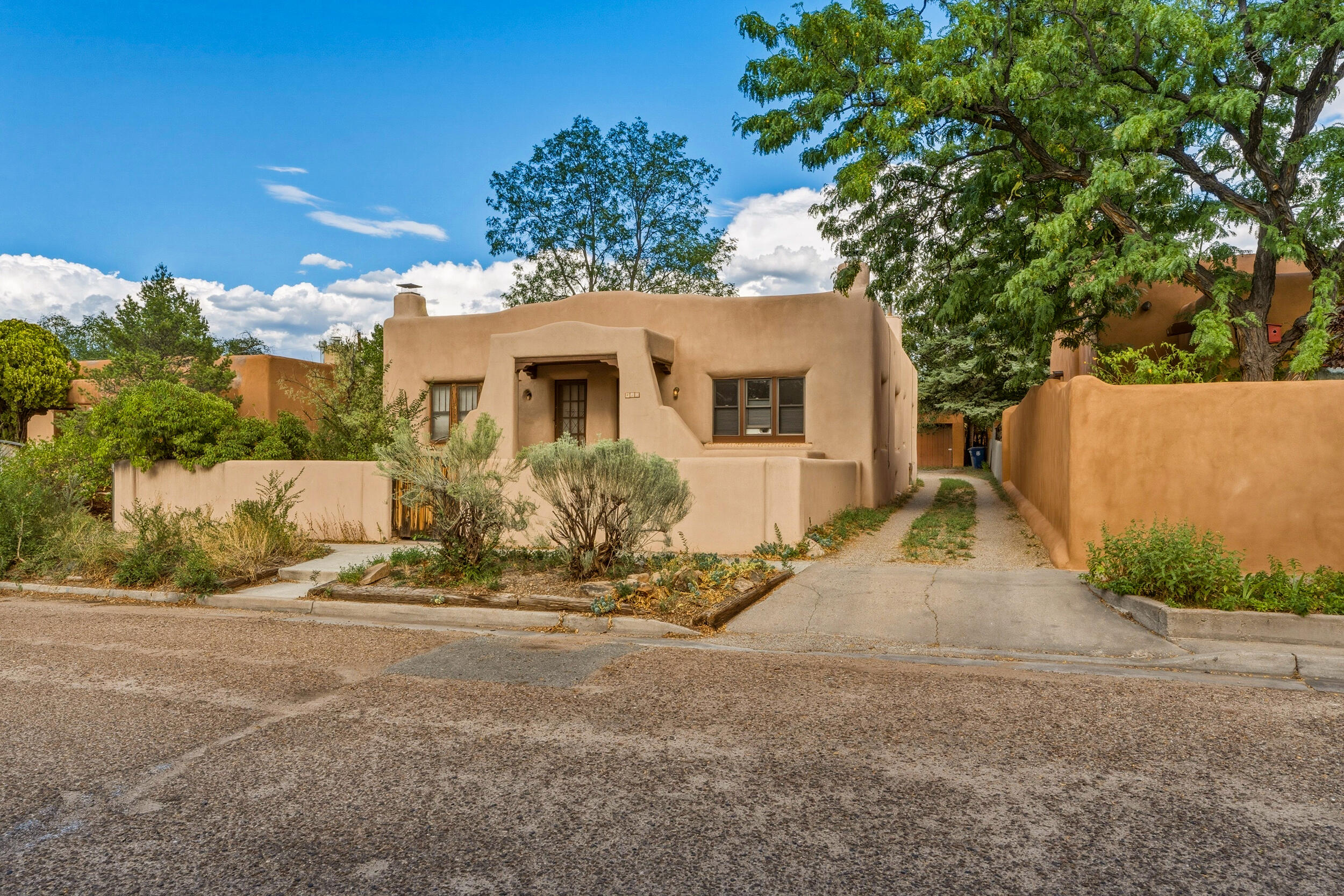 Photo 2 — 815 Allendale Street