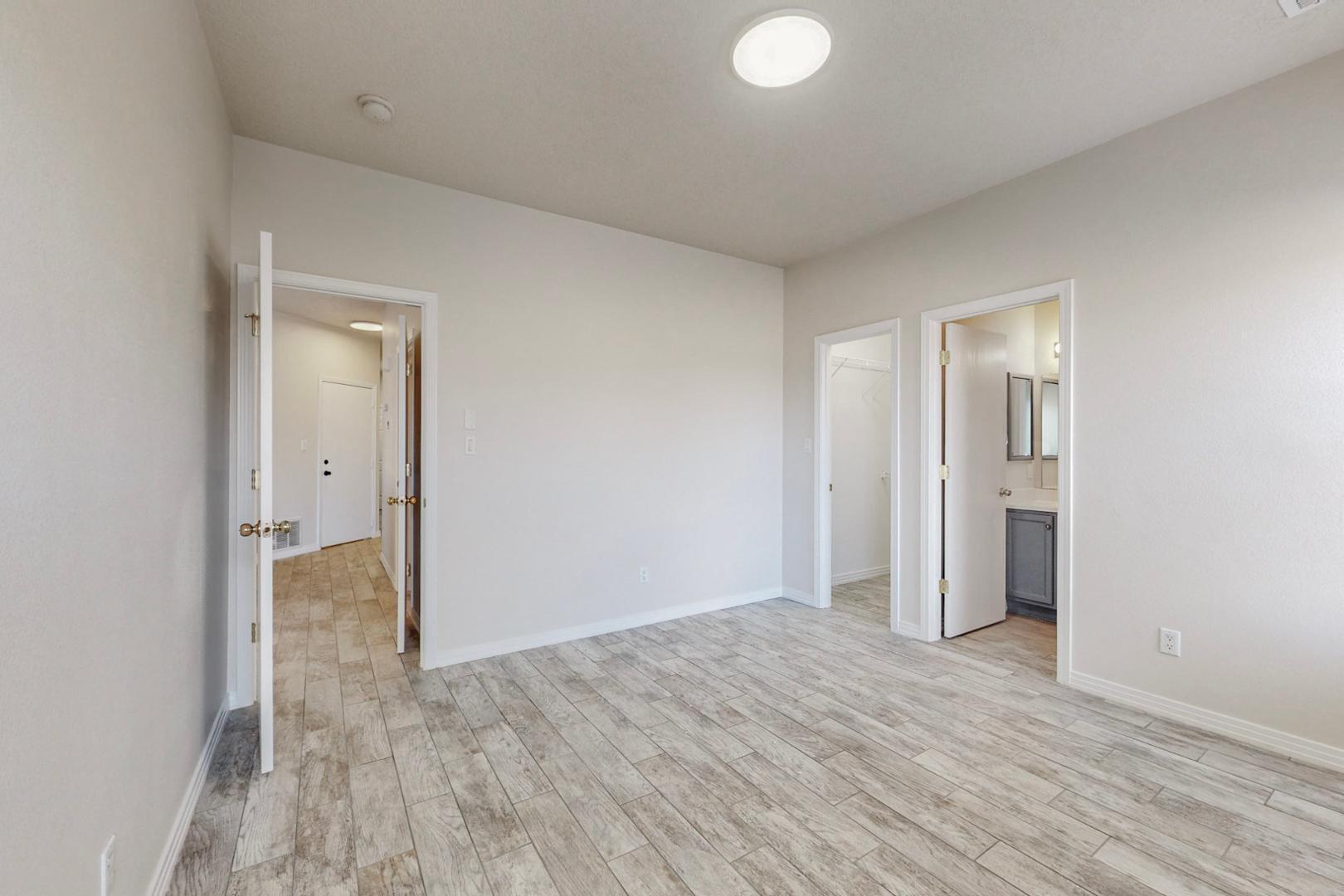 Photo 14 — 5419 Saturnia Road NW