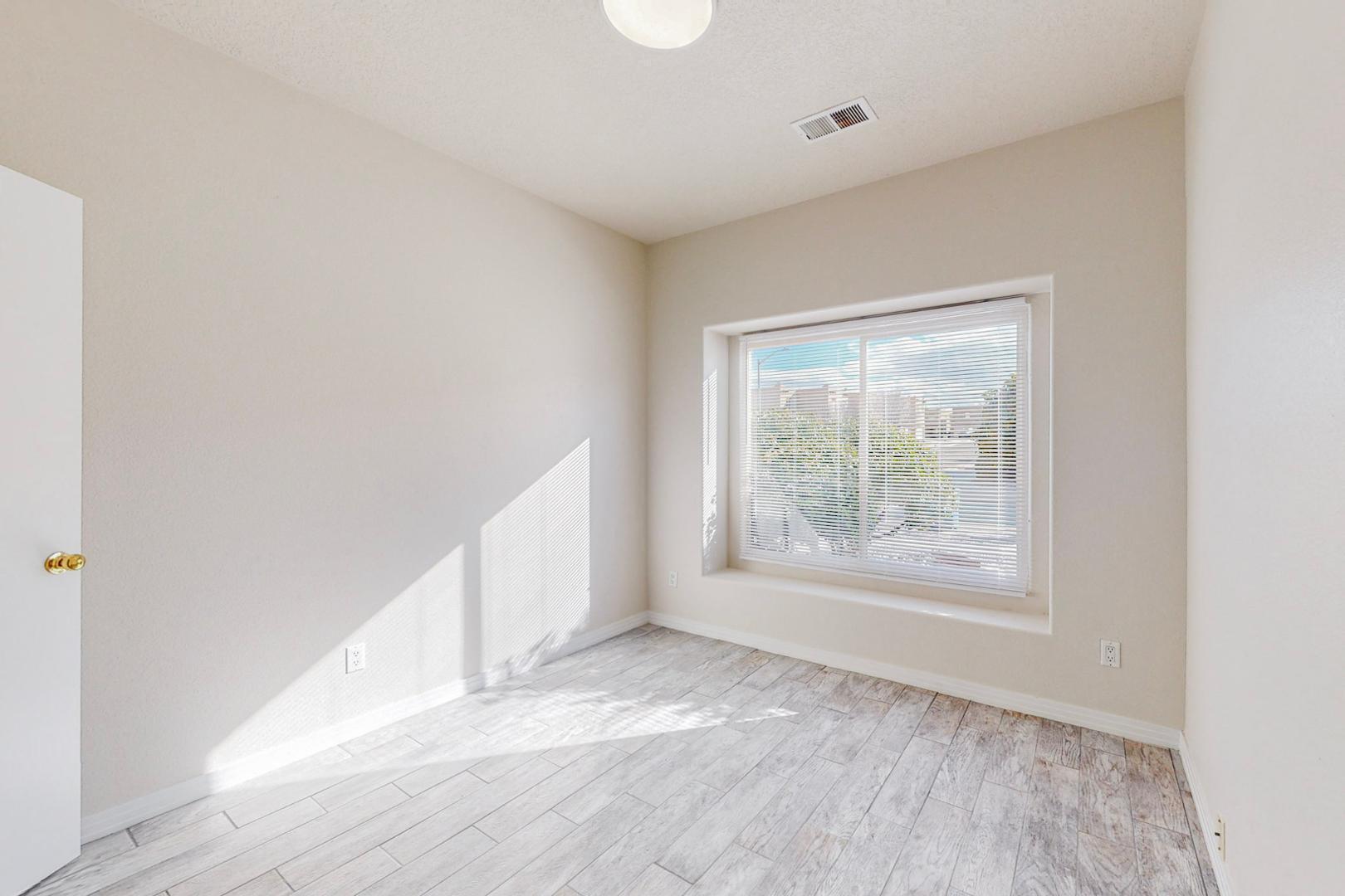 Photo 9 — 5419 Saturnia Road NW