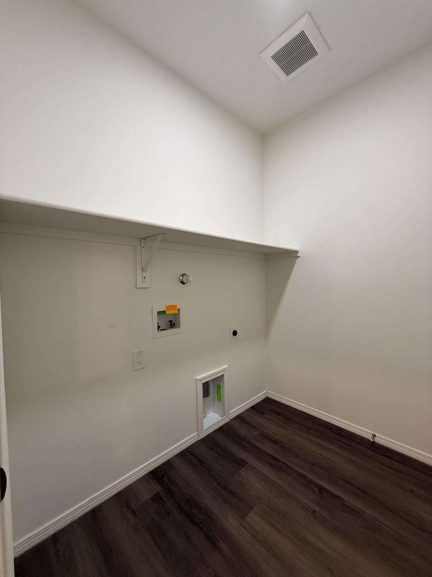 Photo 6 — 223 San Clemente Avenue NW