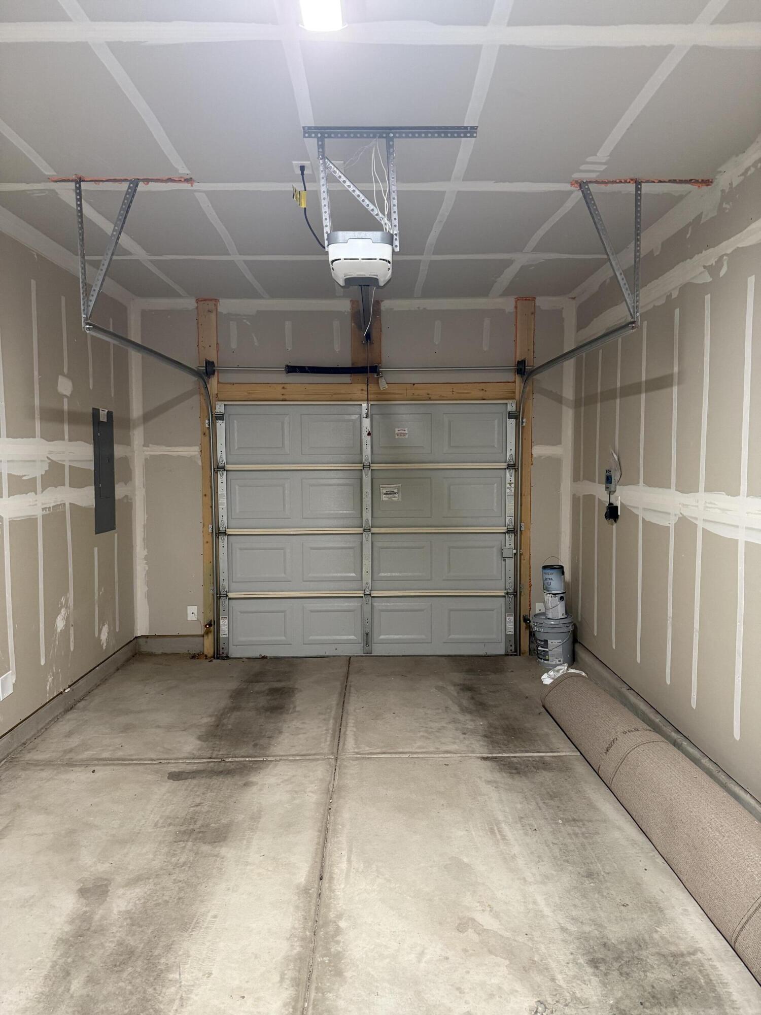 Photo 4 — 223 San Clemente Avenue NW
